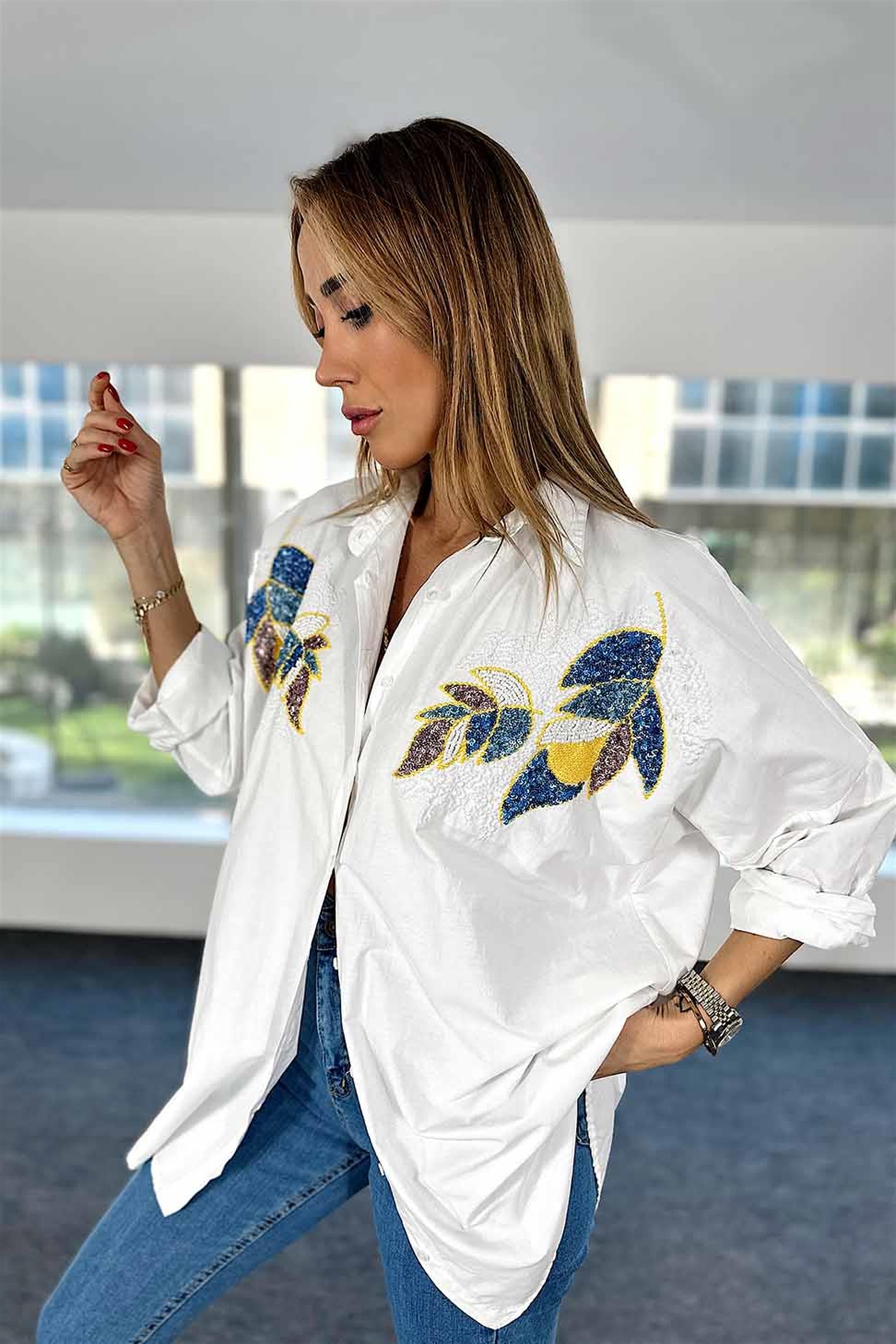 Poplin Kumaş Pul ve Boncuk Nakışlı Oversize Kadın Gömlek Beyaz