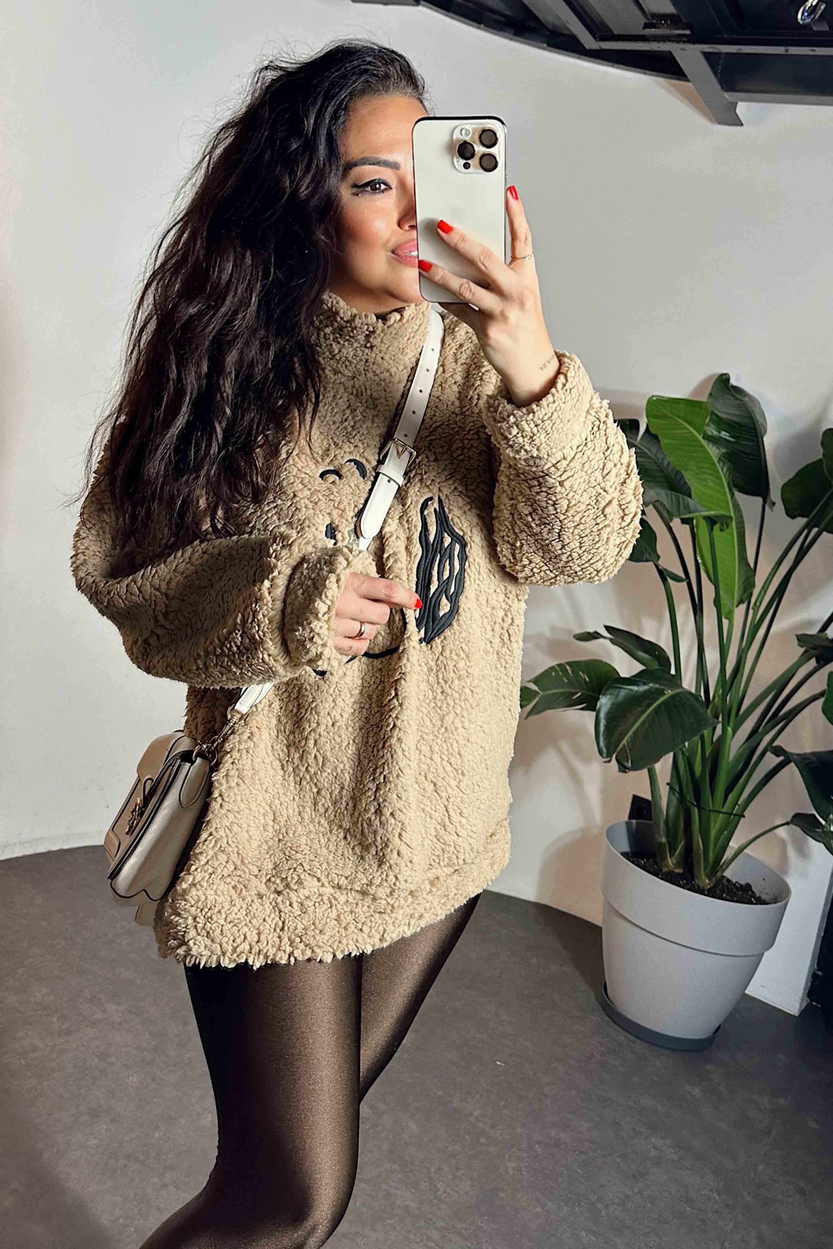 Premium Kalite Balıkçı Yaka Bakış İşlemeli Sweat Camel