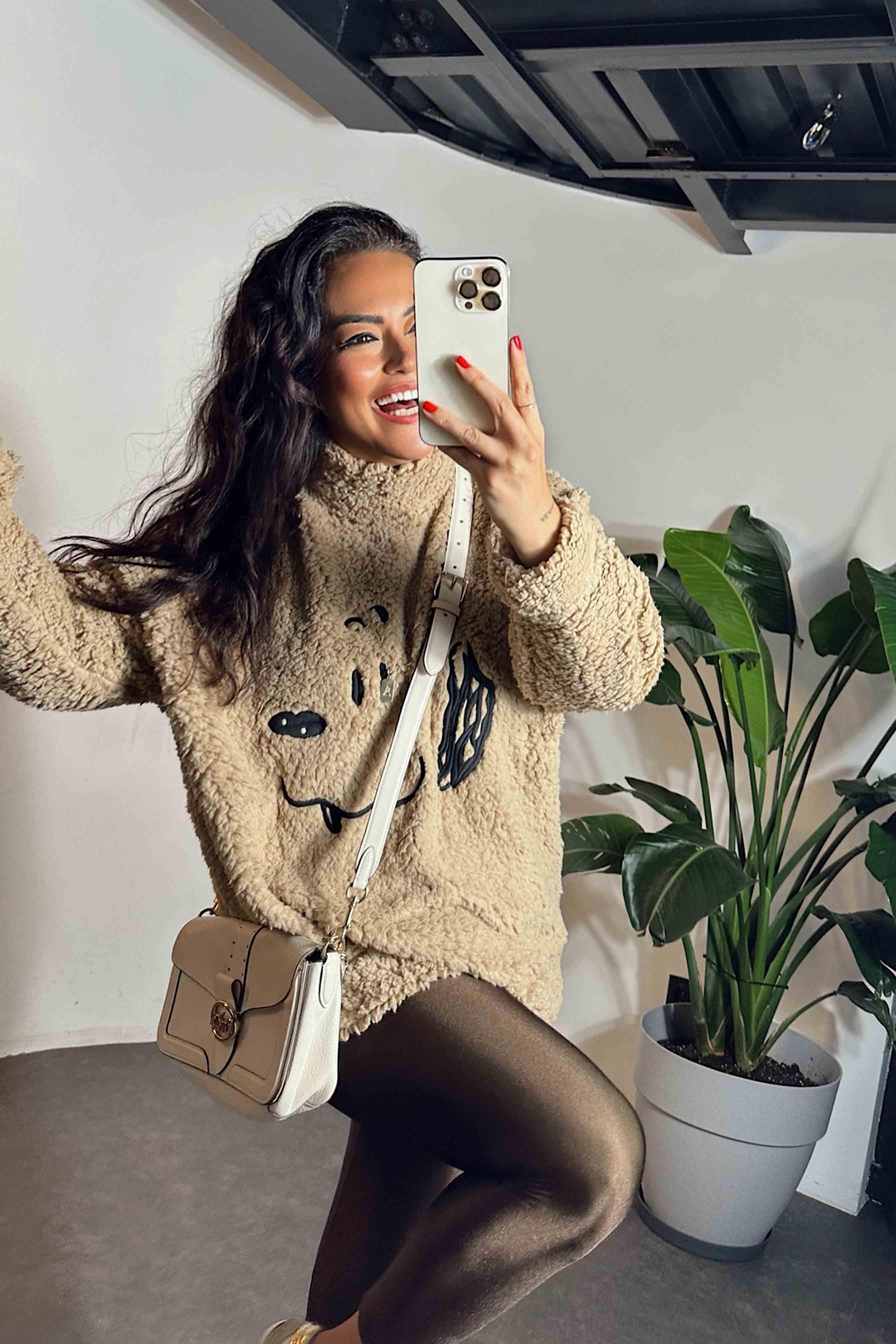 Premium Kalite Balıkçı Yaka Bakış İşlemeli Sweat Camel
