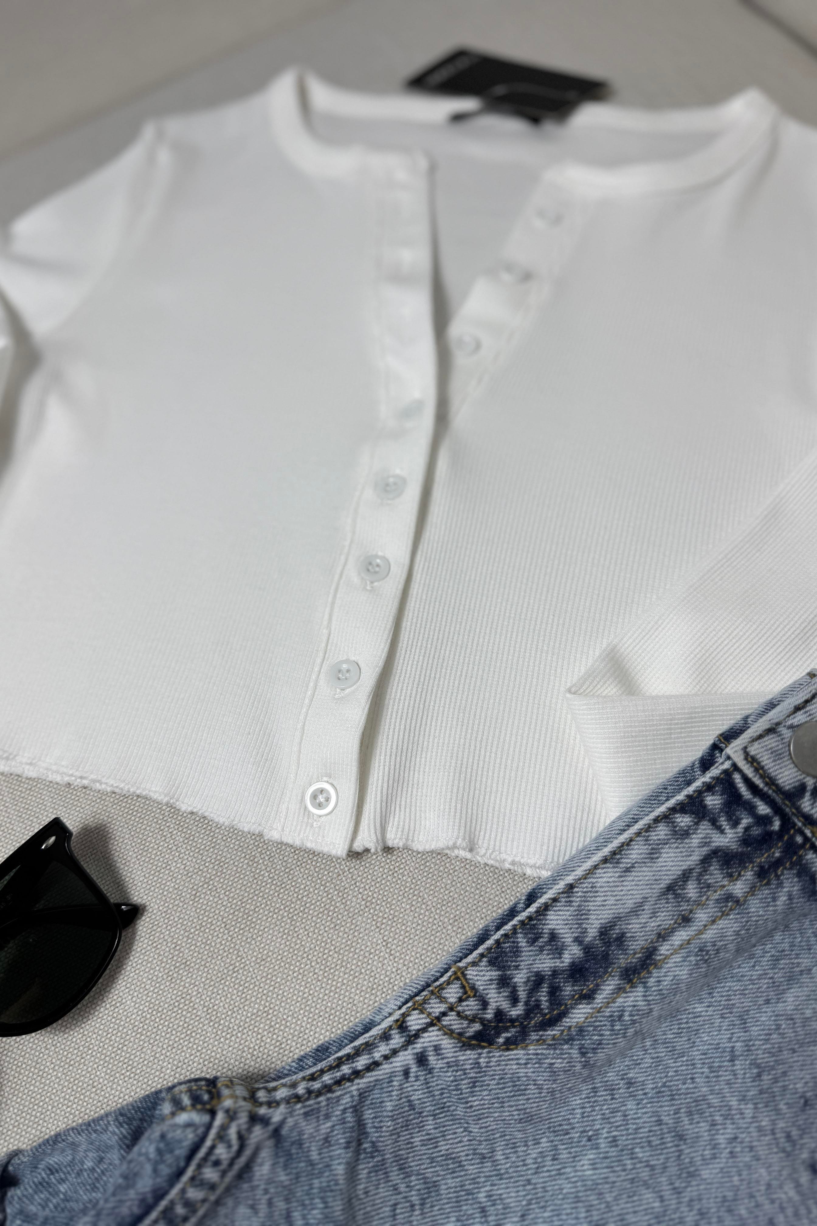 Premium Kalite Düğme Detaylı Fitilli Crop Bluz Ekru
