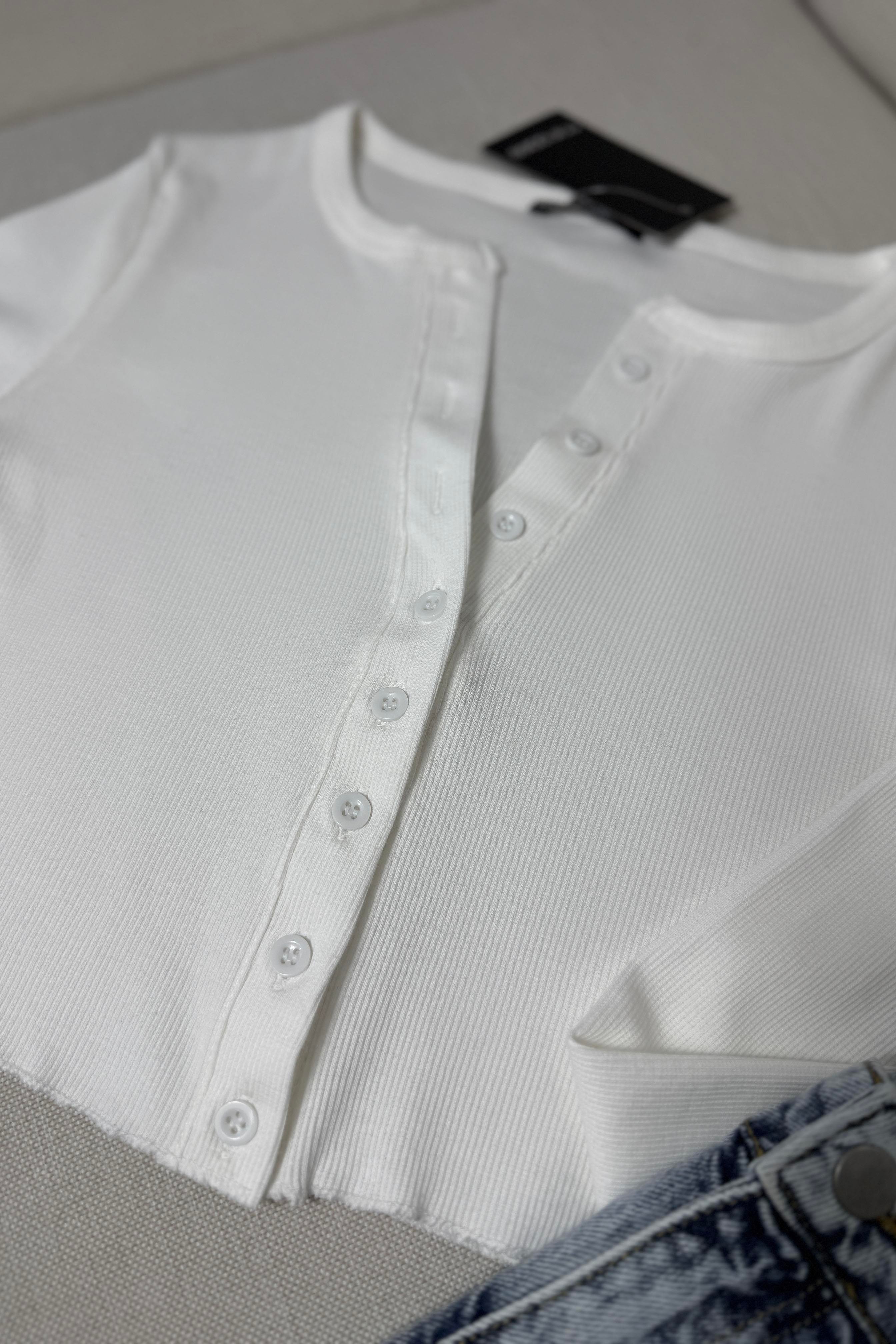 Premium Kalite Düğme Detaylı Fitilli Crop Bluz Ekru