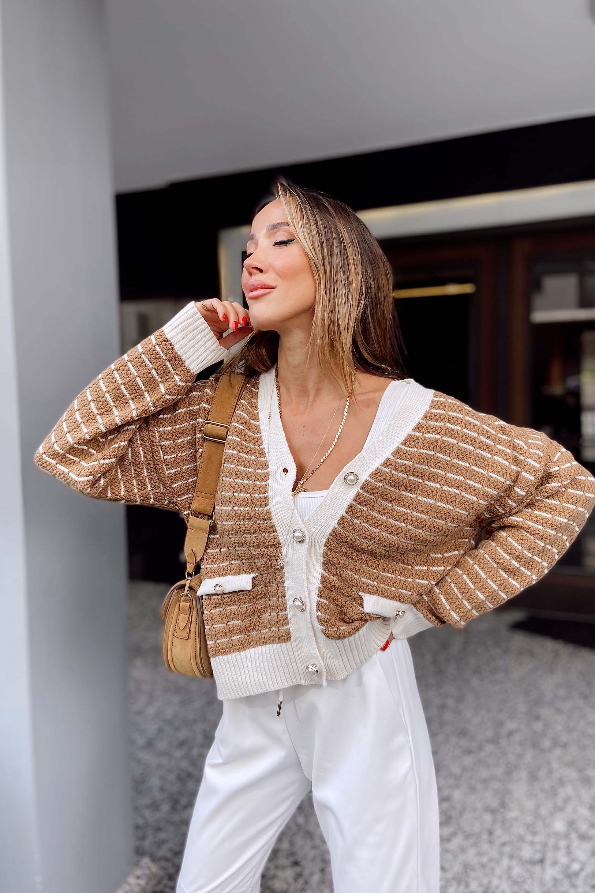 Premium Kalite Ekru Şeritli İnci Düğme Detay Hırka Camel