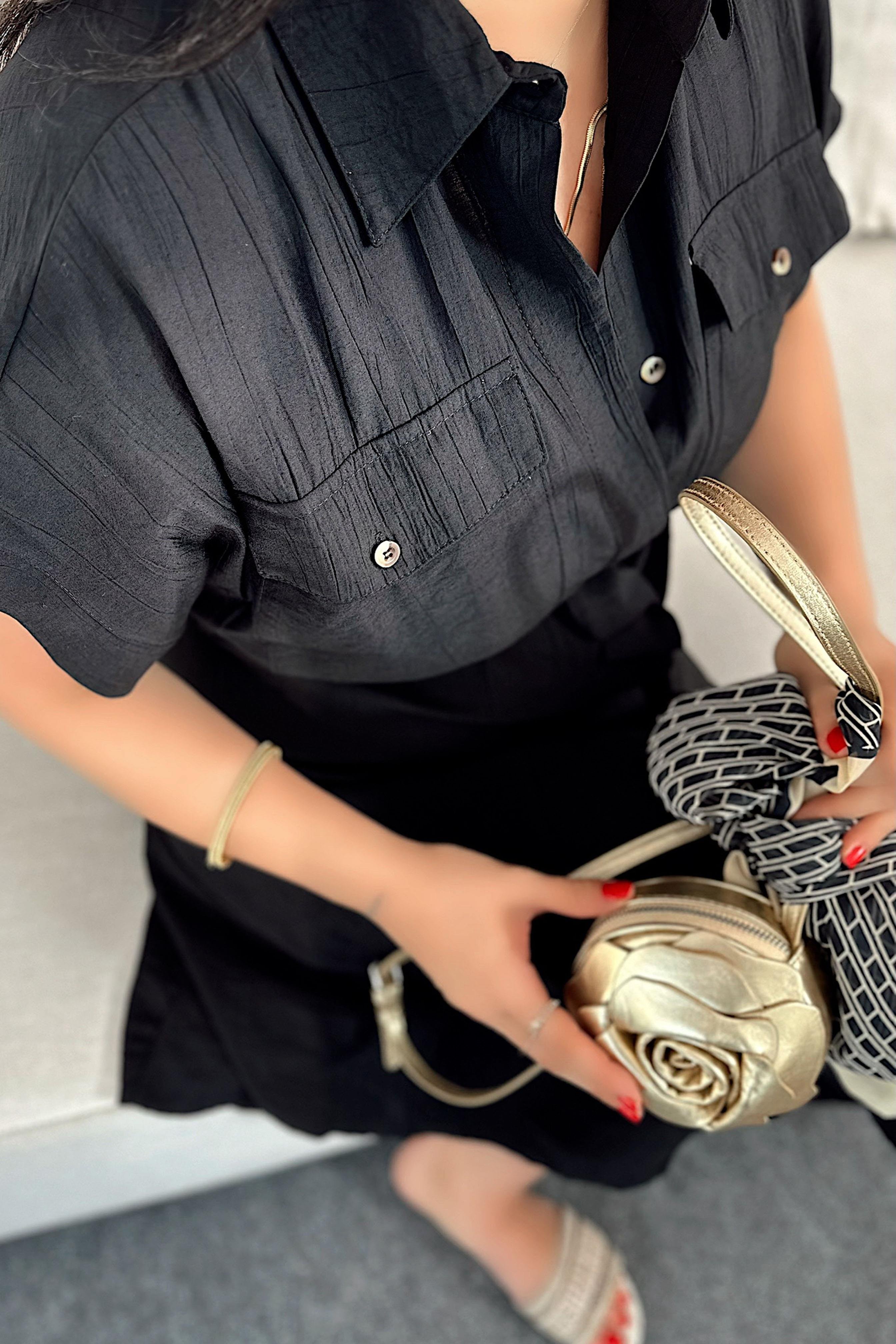 Premium Kalite Gofre Kumaş Önden Düğmeli Midi Elbise Siyah