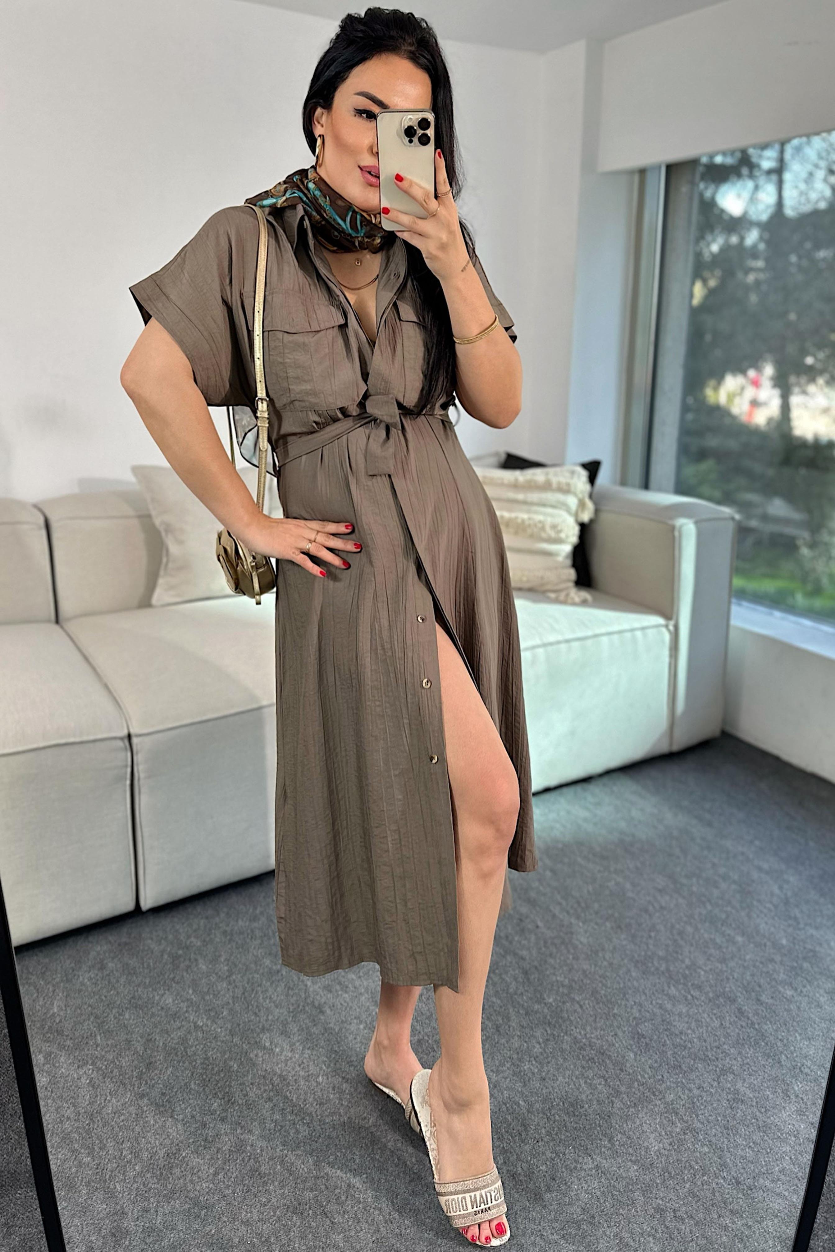 Premium Kalite Gofre Kumaş Önden Düğmeli Midi Elbise Vizon