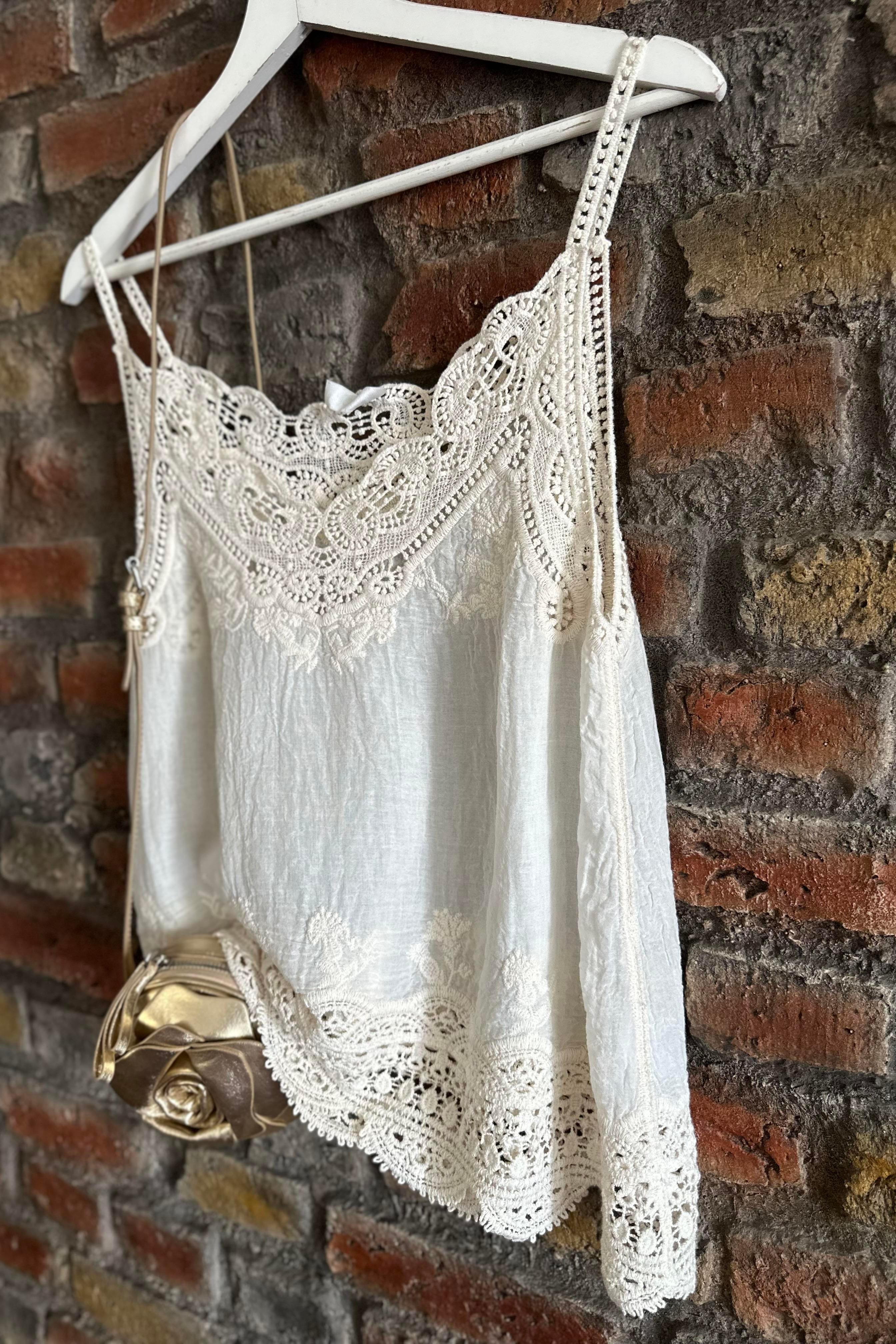 Premium Kalite Güpür Detay Askılı Bluz Krem