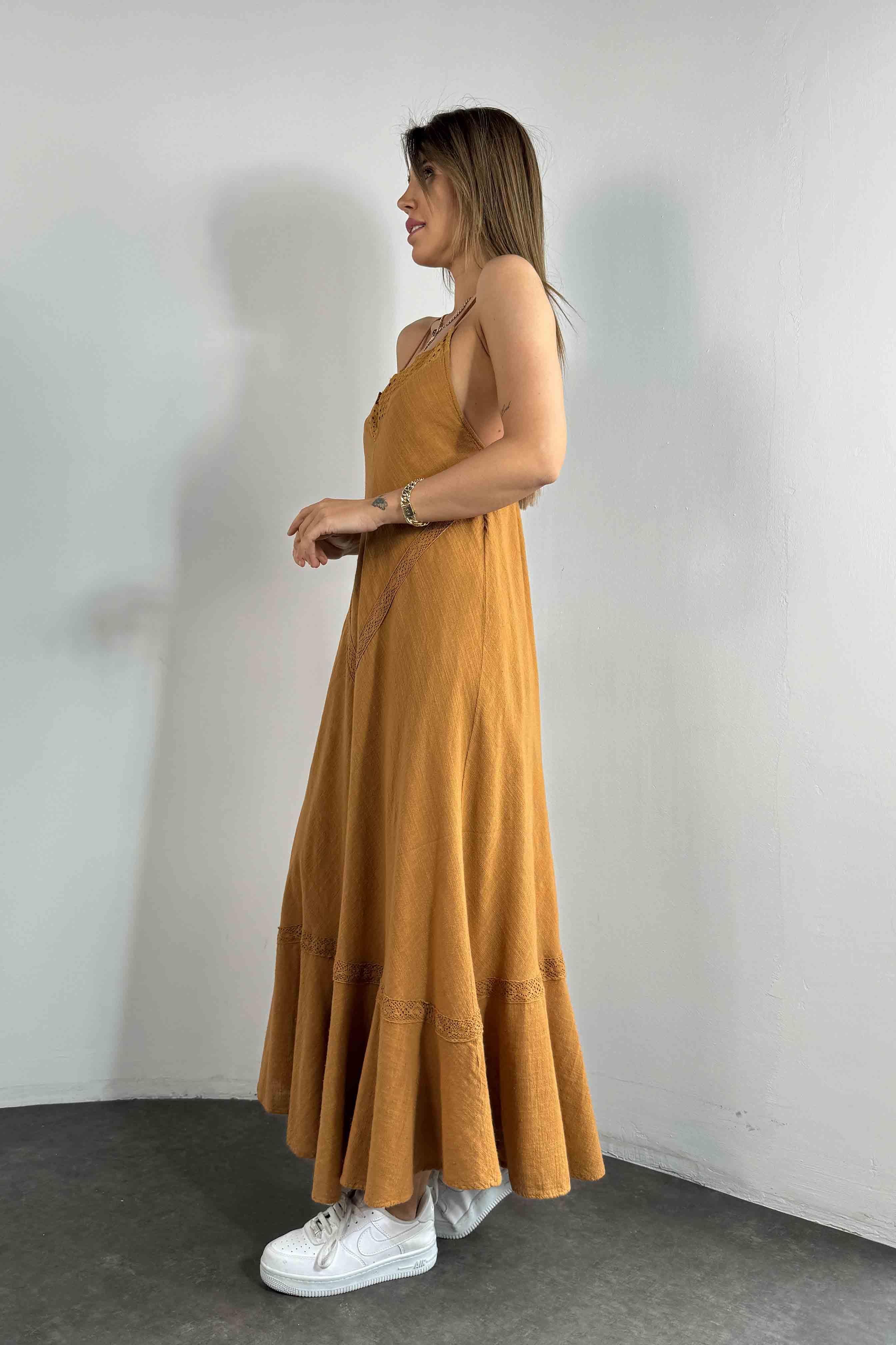 Premium Kalite Keten Dokulu Dantel Detaylı Elbise Camel