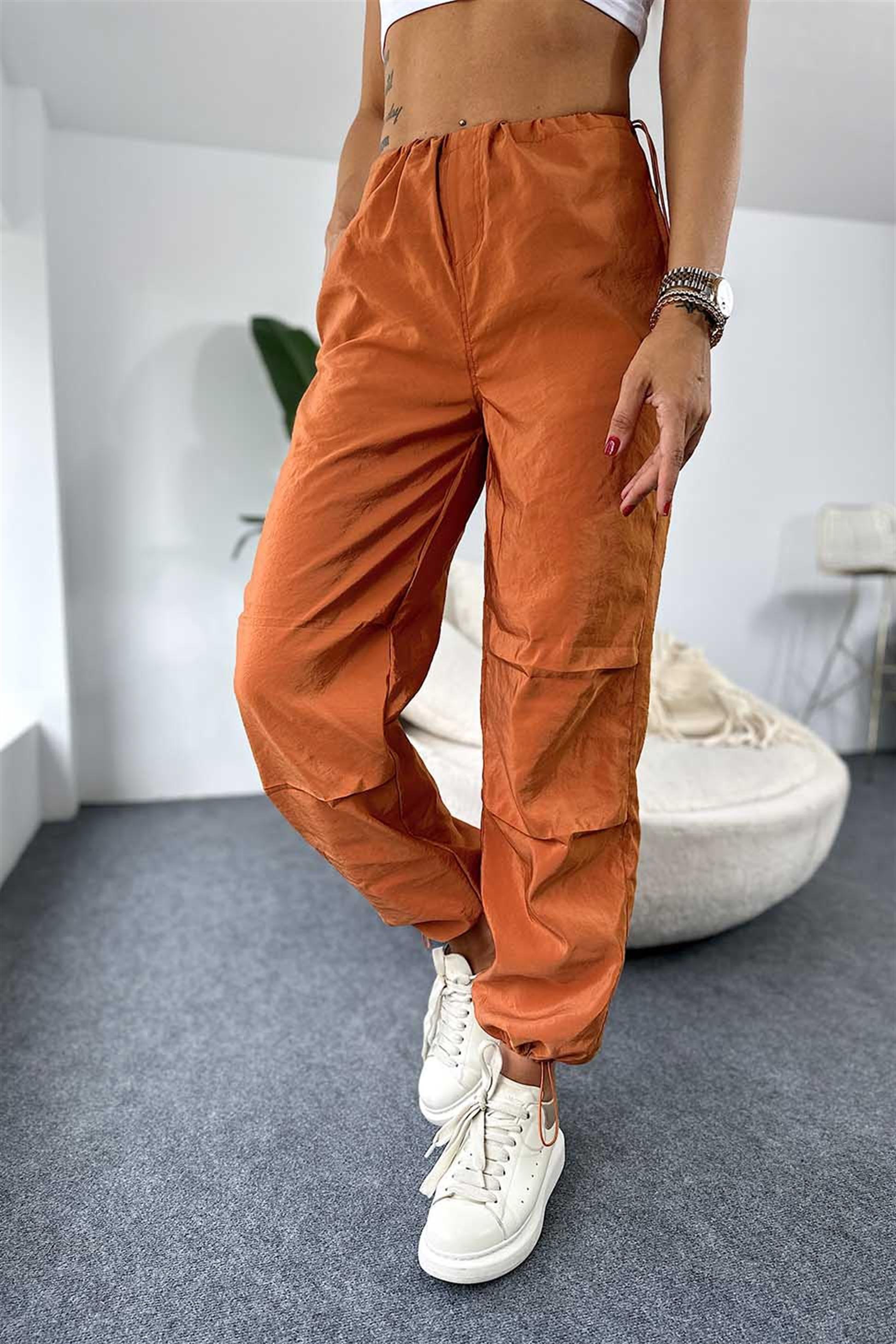Premium Kalite Paraşüt Kumaş Beli ve Paçaları Lastik Sıkmalı Tasarım Kadın Pantalon Tarçın