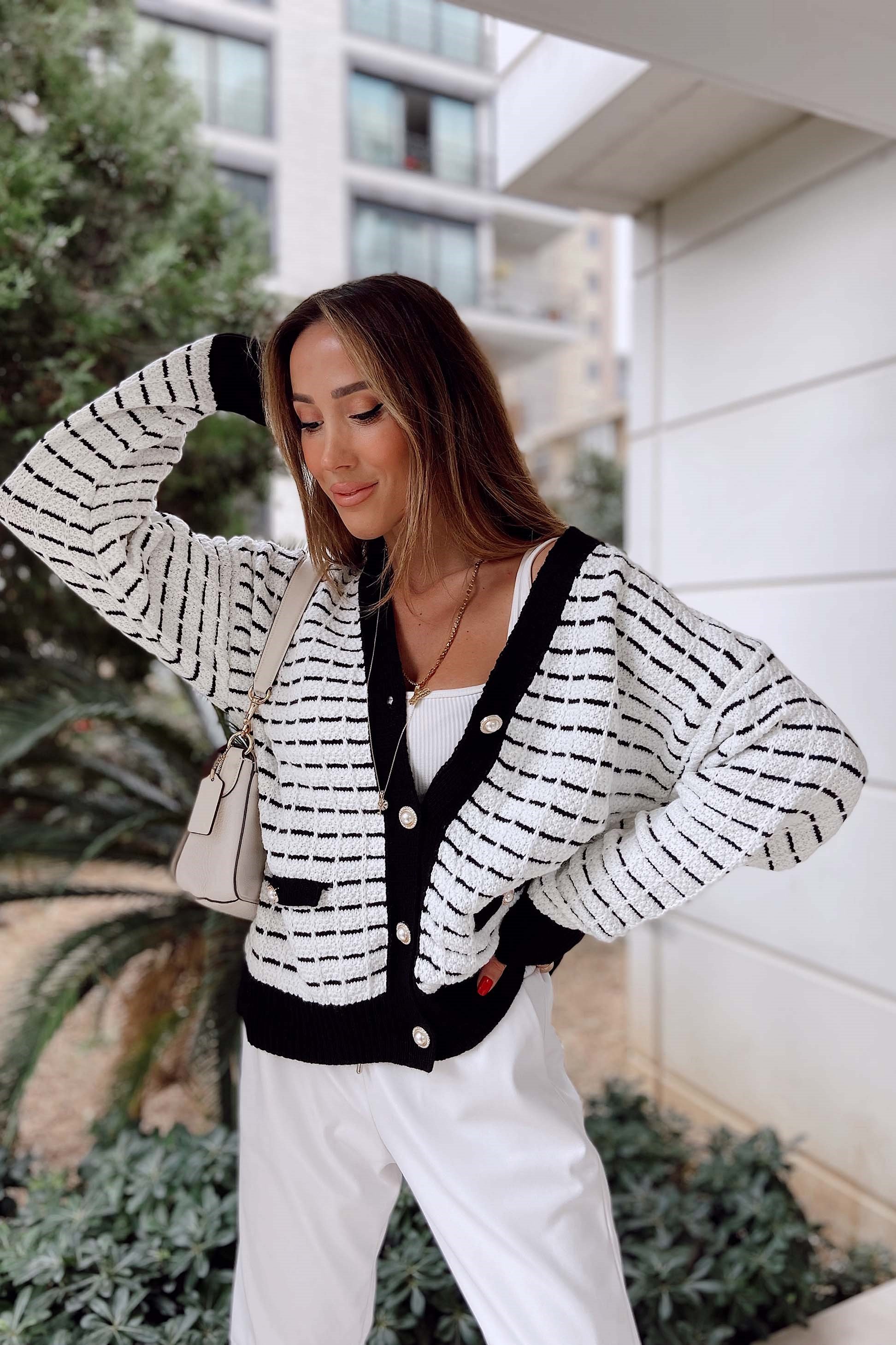 Premium Kalite Siyah Şeritli İnci Düğme Detay Hırka Ekru