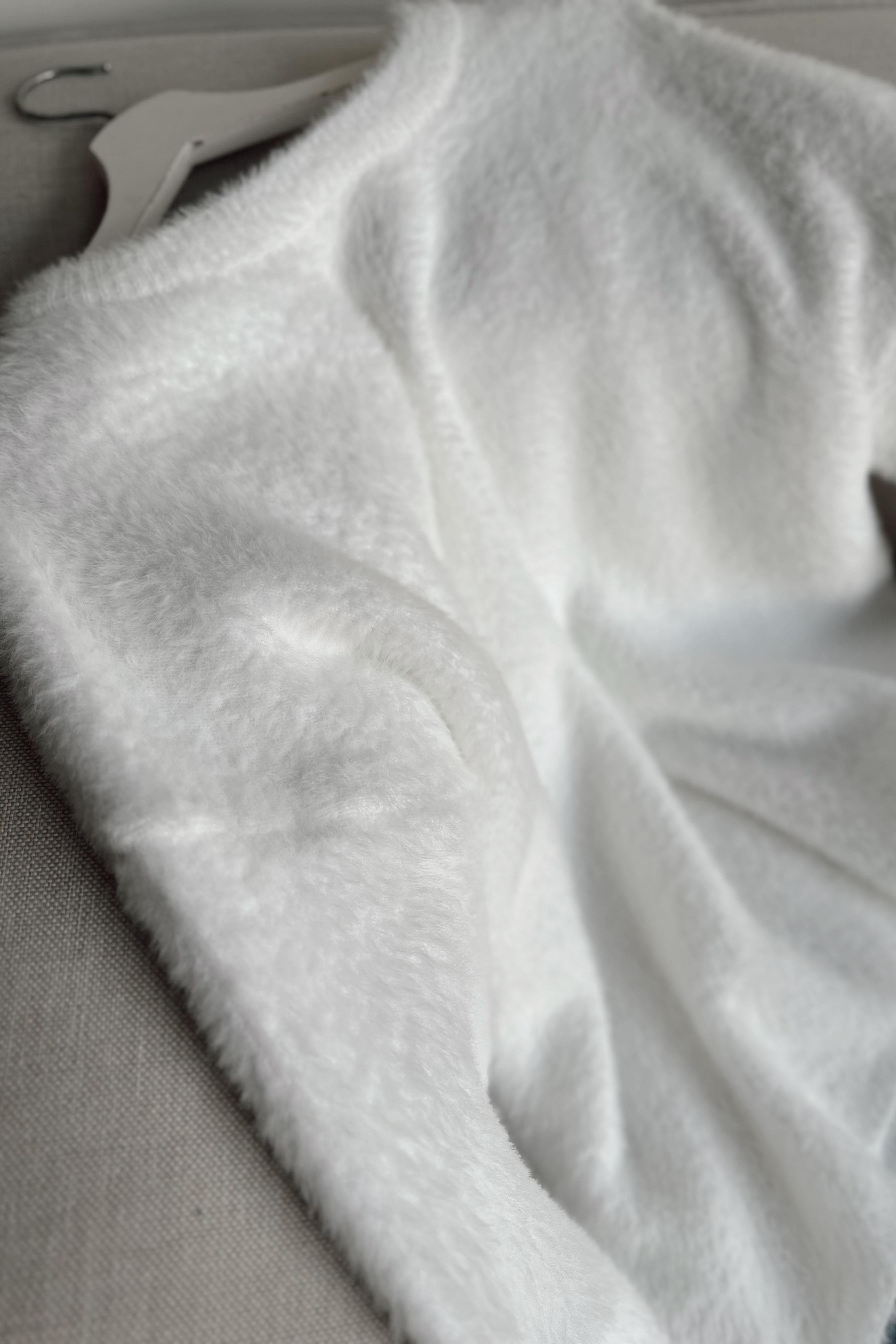 Premium Kalite Yumoş Sakallı Kazak Beyaz