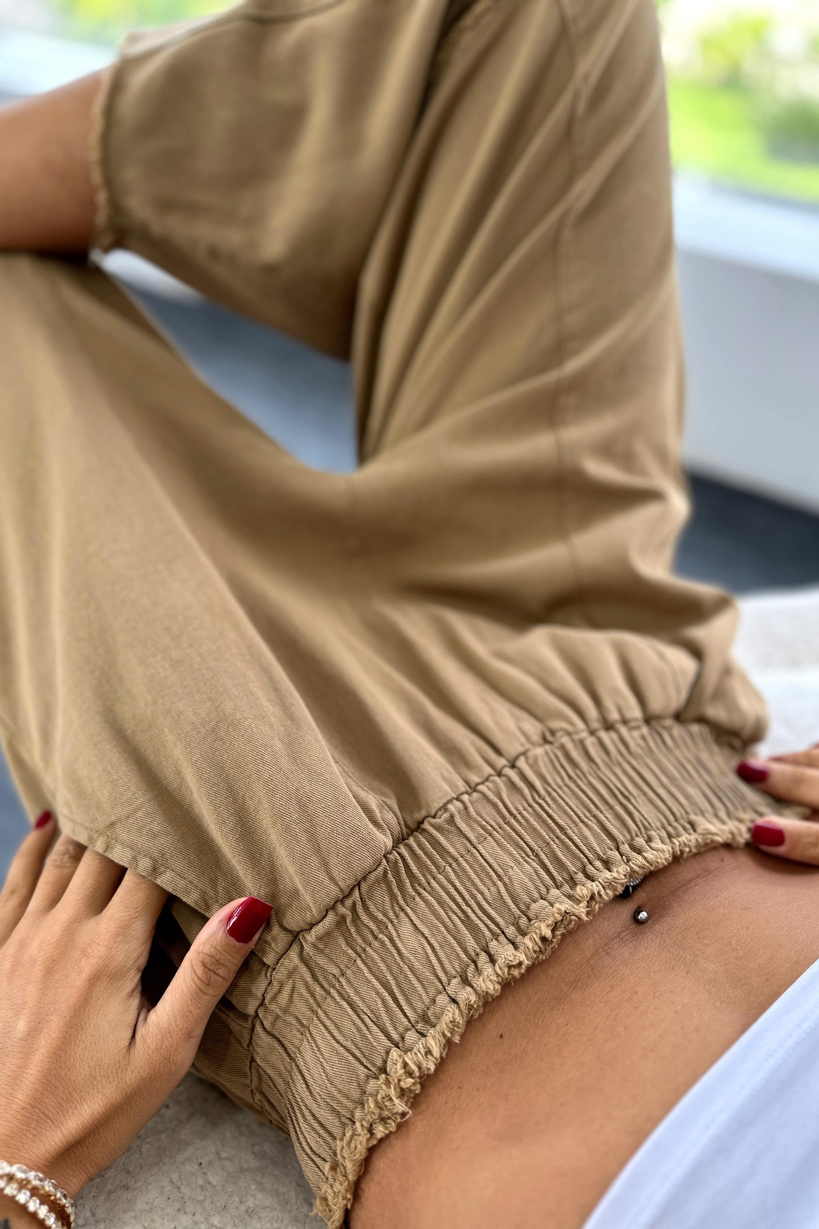 Premium Seri Gabardin Kumaş Paçası Kesik Şalvar Pantolon Sütlü Kahve
