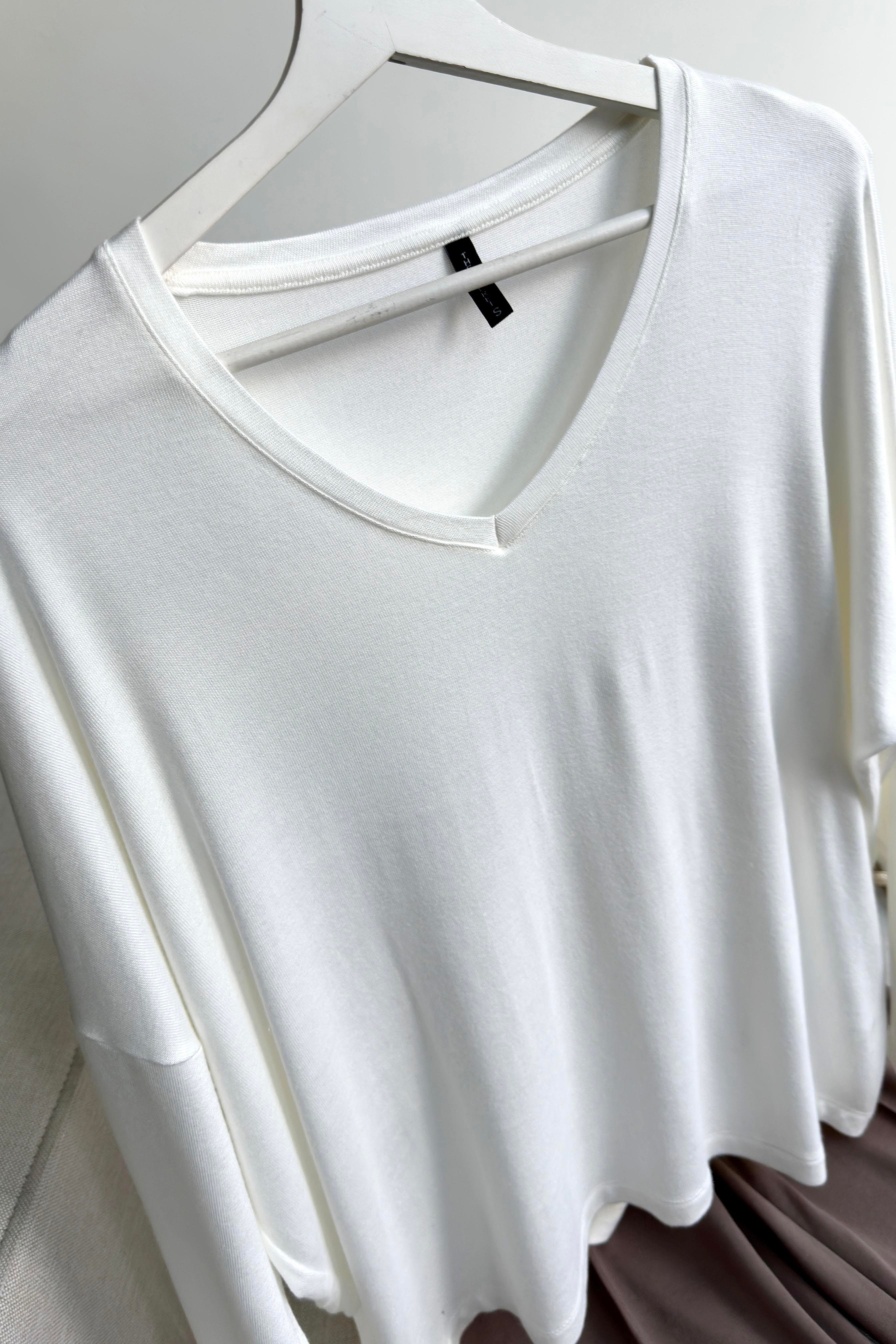 Premium Seri V Yaka Basic Bluz Ekru