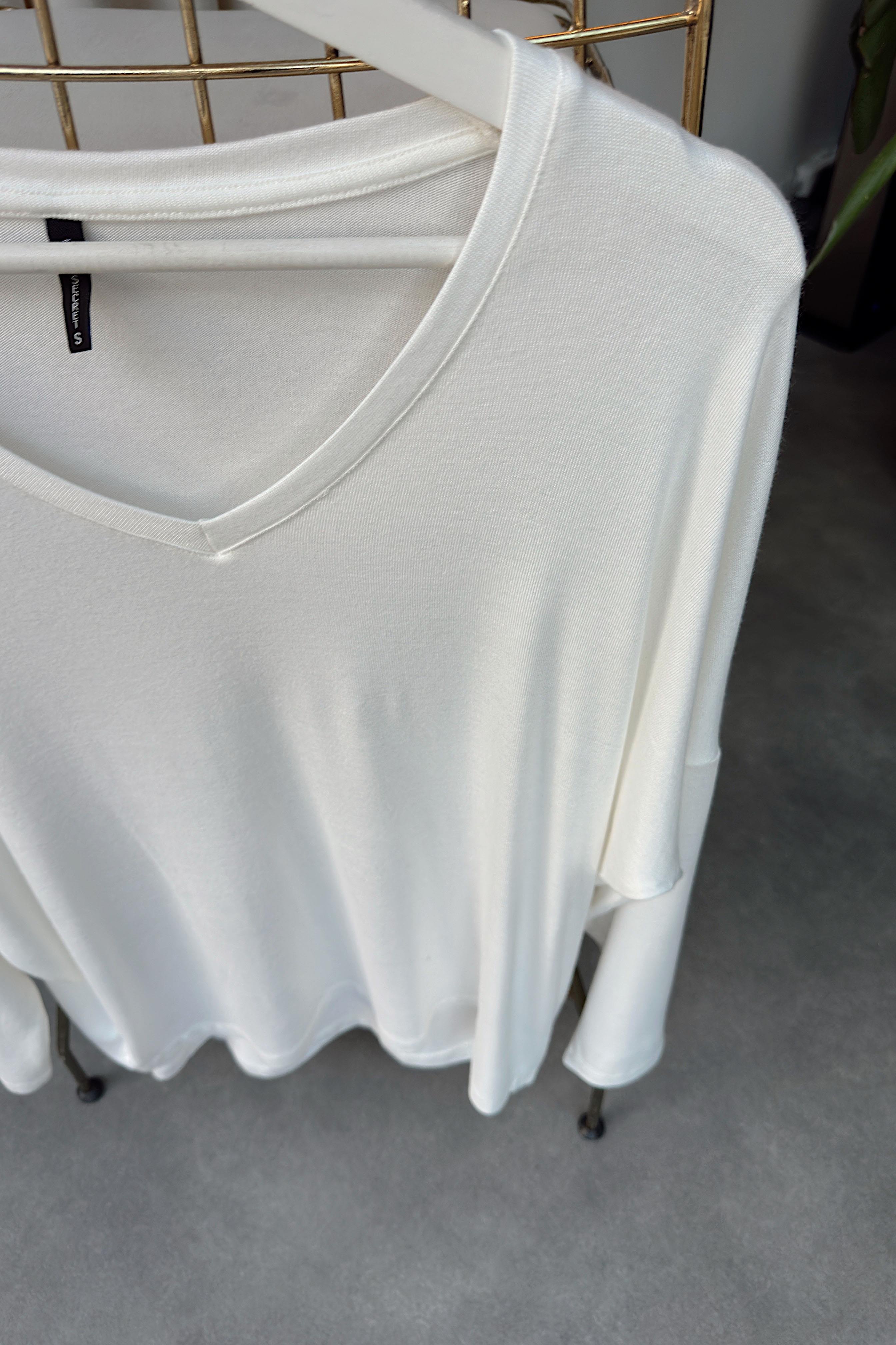 Premium Seri V Yaka Basic Bluz Ekru