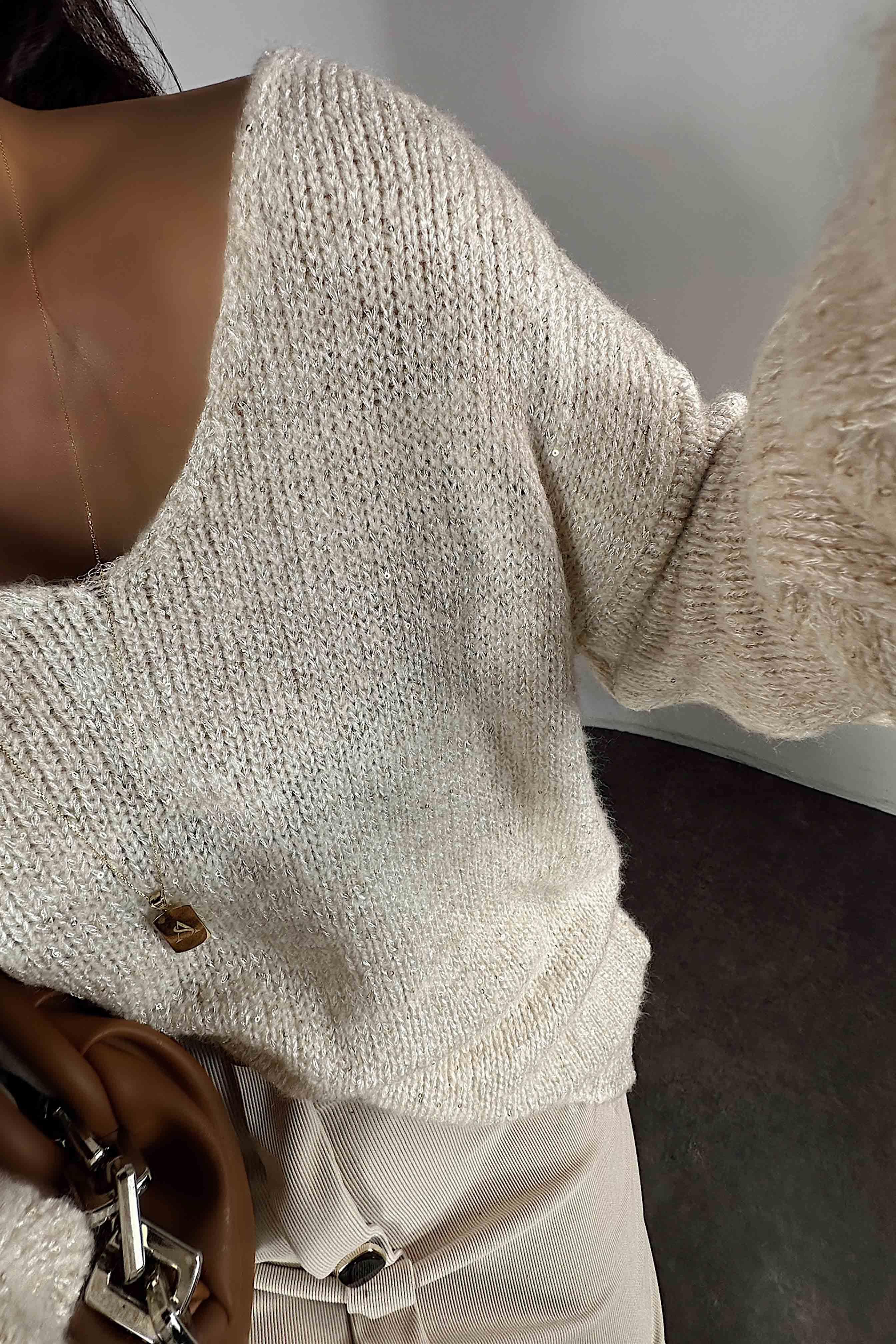 Pullu Tasarım V Yaka Örme Kadın Kazak Ekru