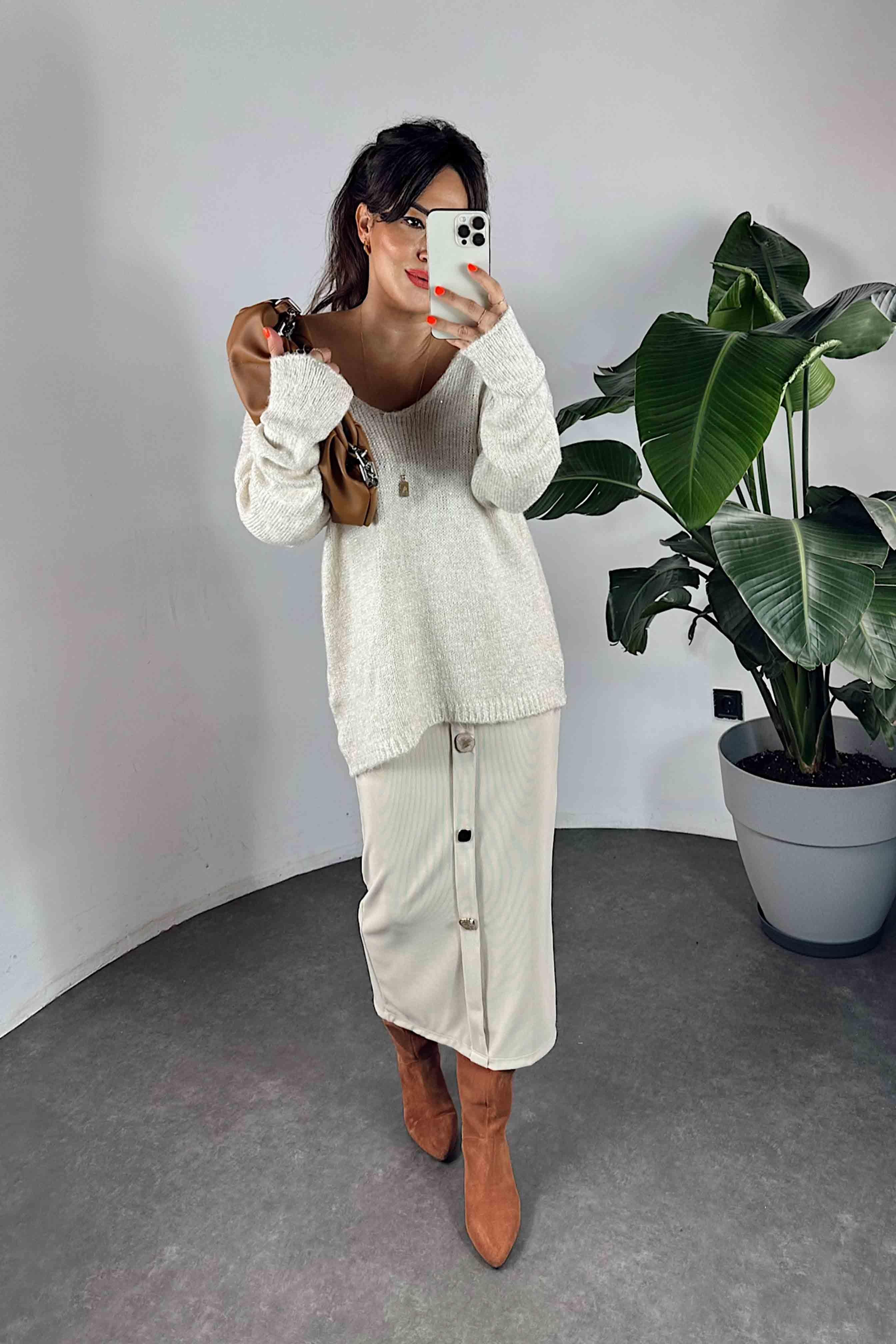 Pullu Tasarım V Yaka Örme Kadın Kazak Ekru