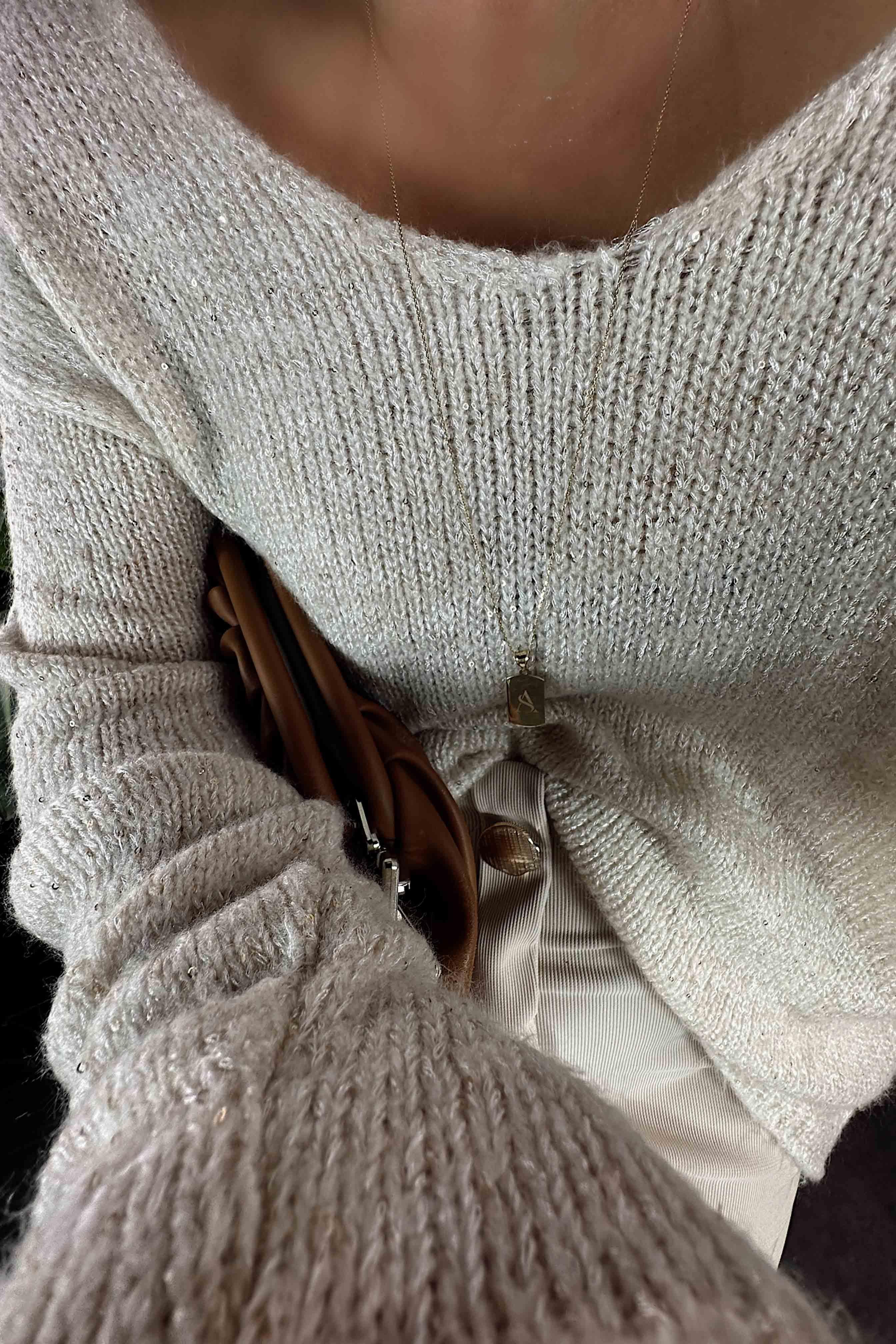 Pullu Tasarım V Yaka Örme Kadın Kazak Ekru