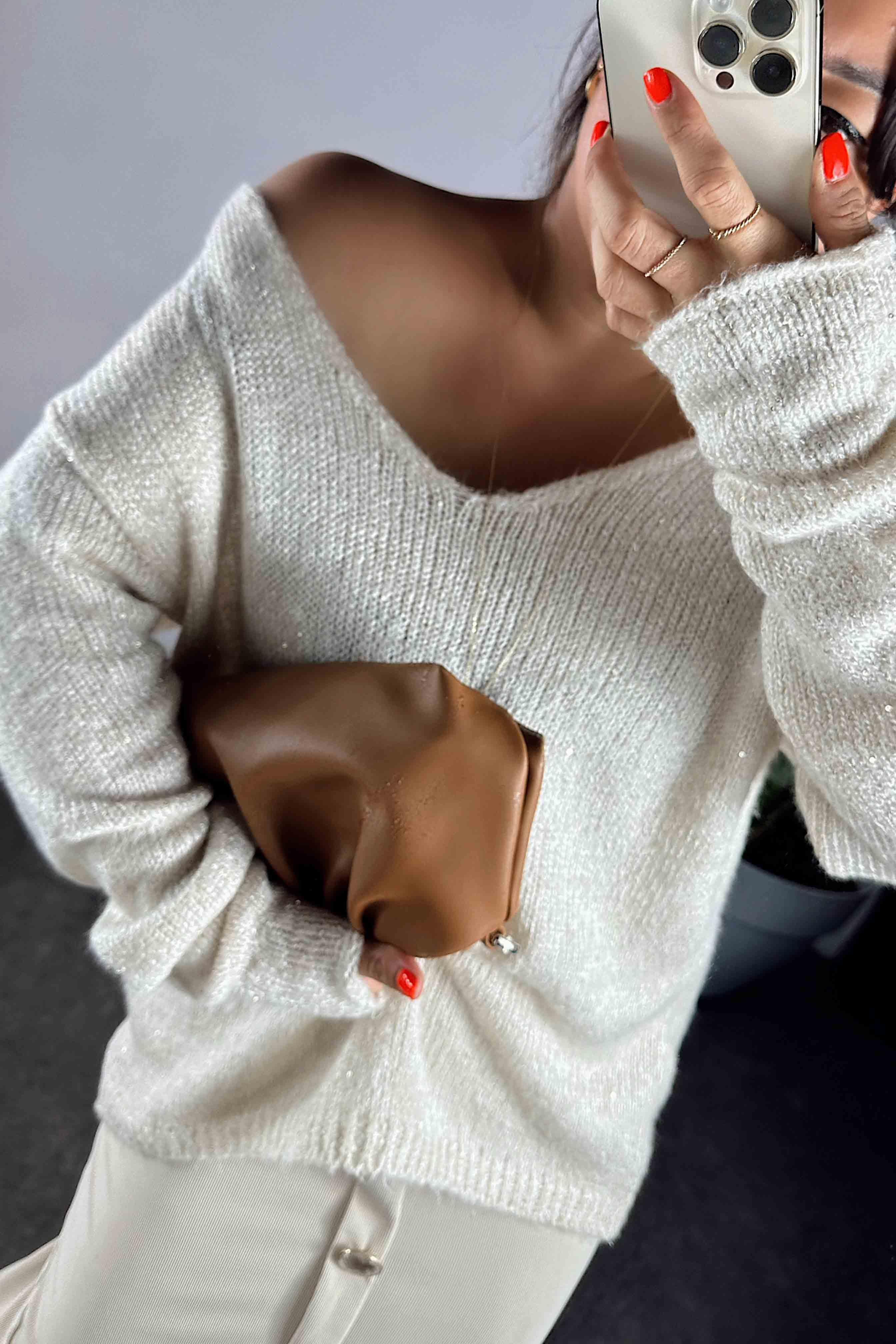 Pullu Tasarım V Yaka Örme Kadın Kazak Ekru