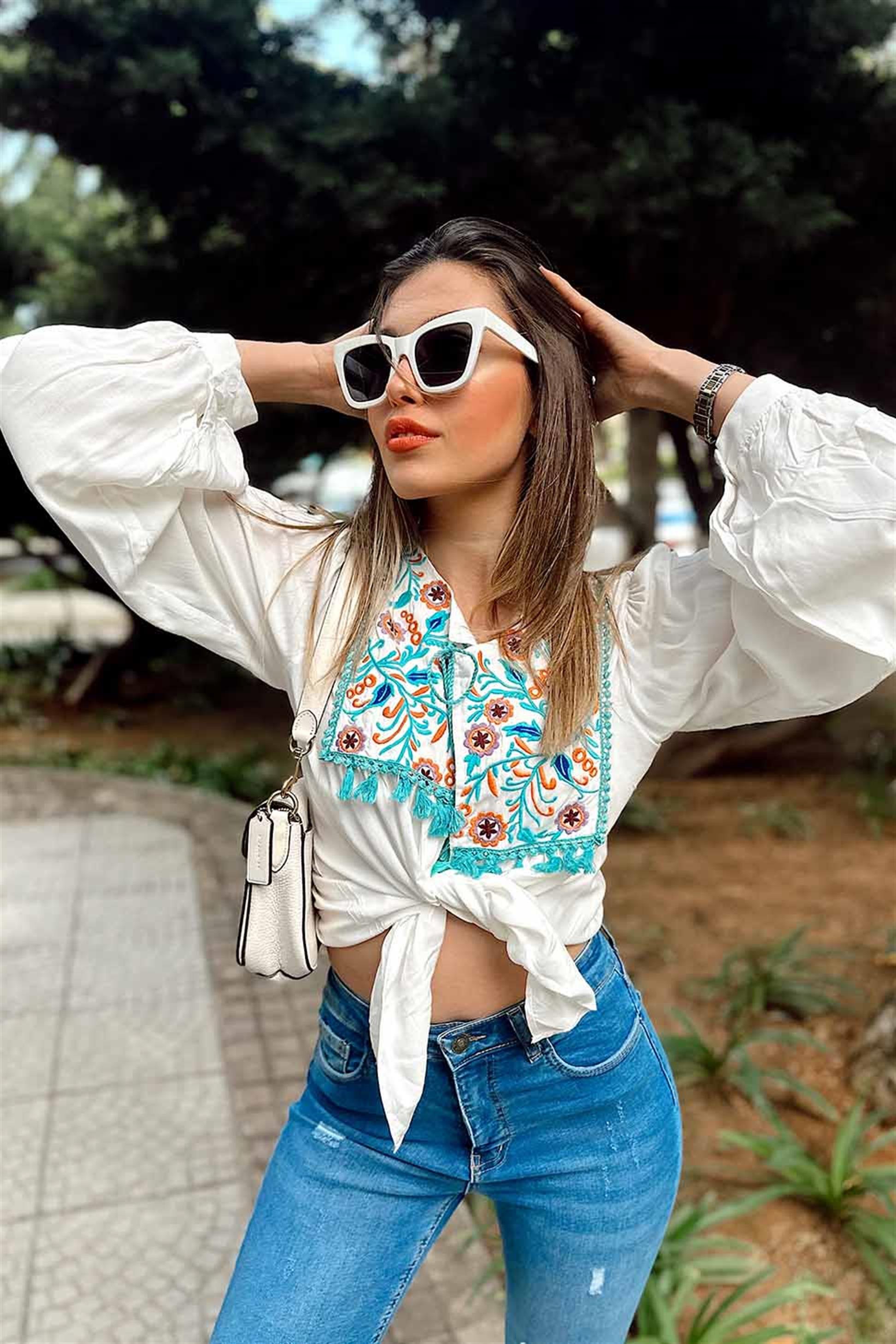 Şile Bezi Etnik Desen Nakış Detaylı Yırtmaçlı Bluz Beyaz