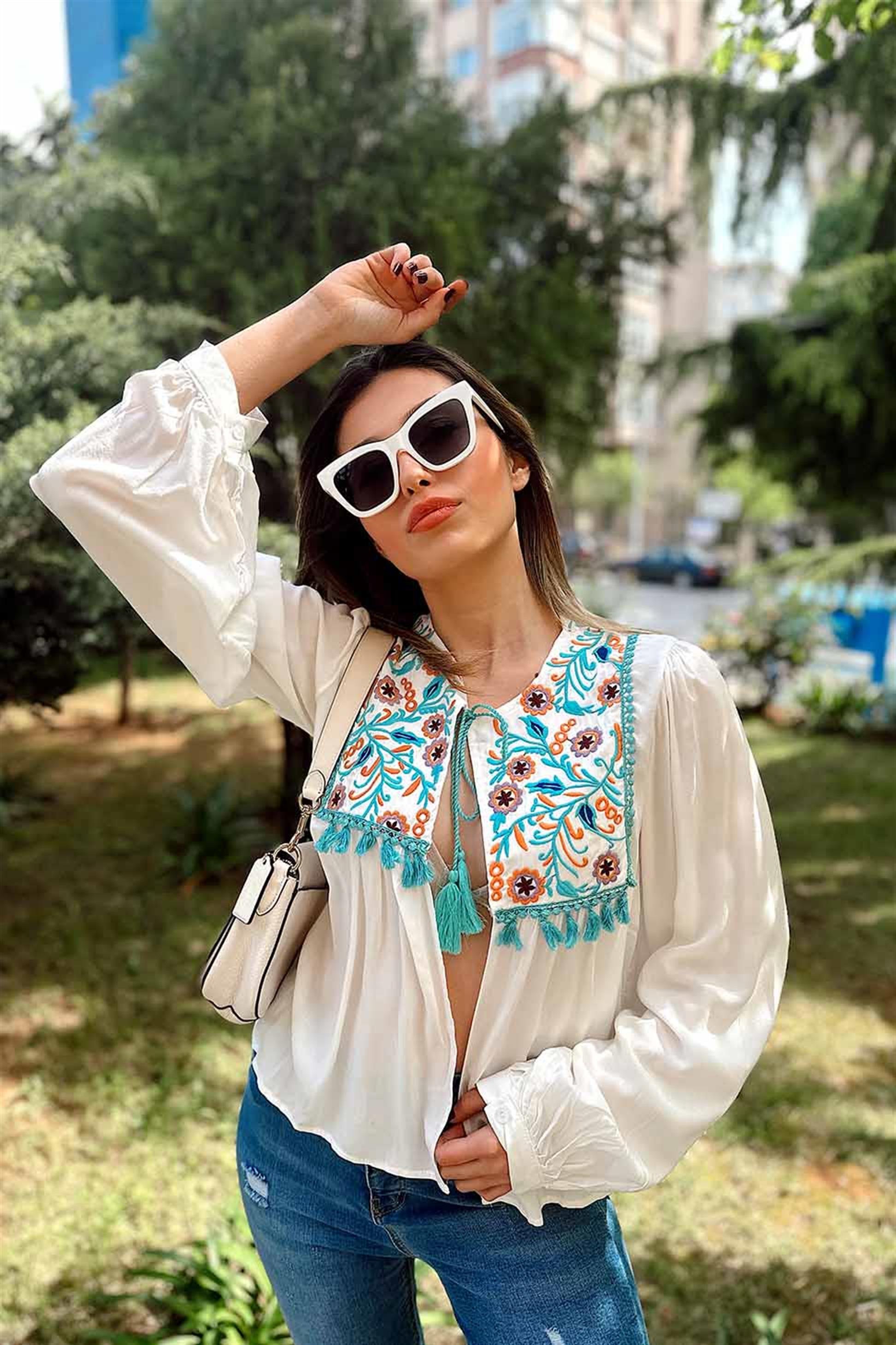 Şile Bezi Etnik Desen Nakış Detaylı Yırtmaçlı Bluz Beyaz