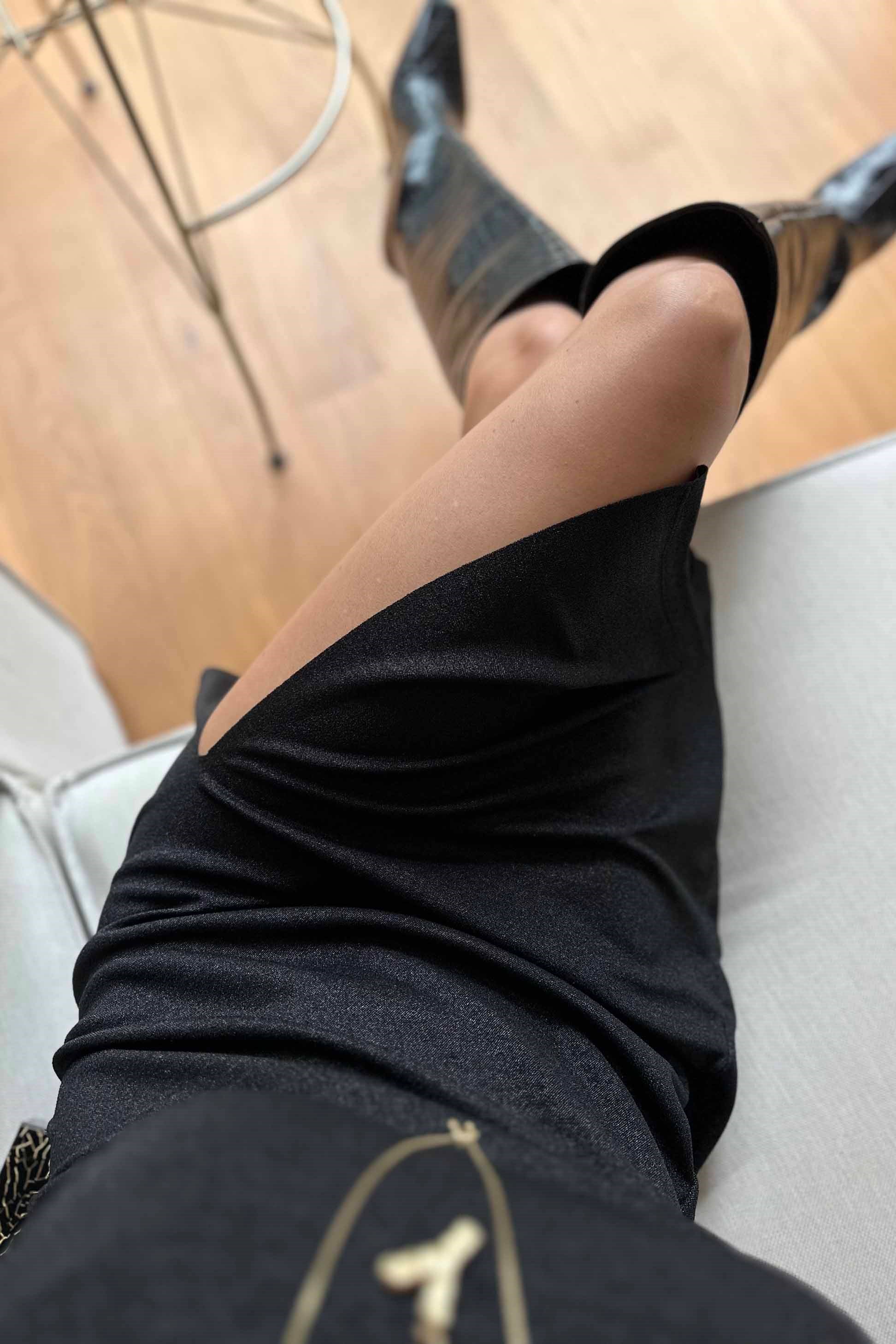 Sırt Dekolteli Yırtmaçlı Simli Elbise Siyah