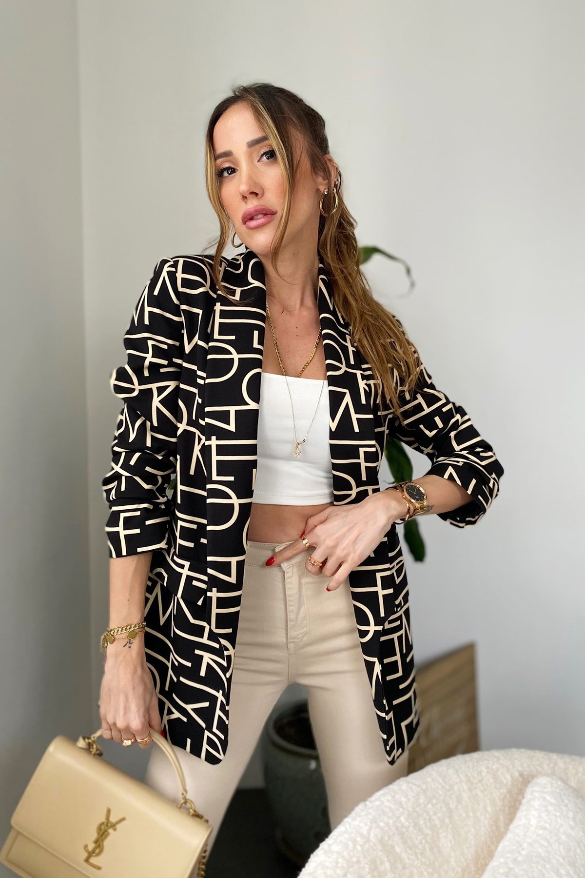 Siyah Bej Asimetrik Harf Detay Tasarım Blazer Ceket