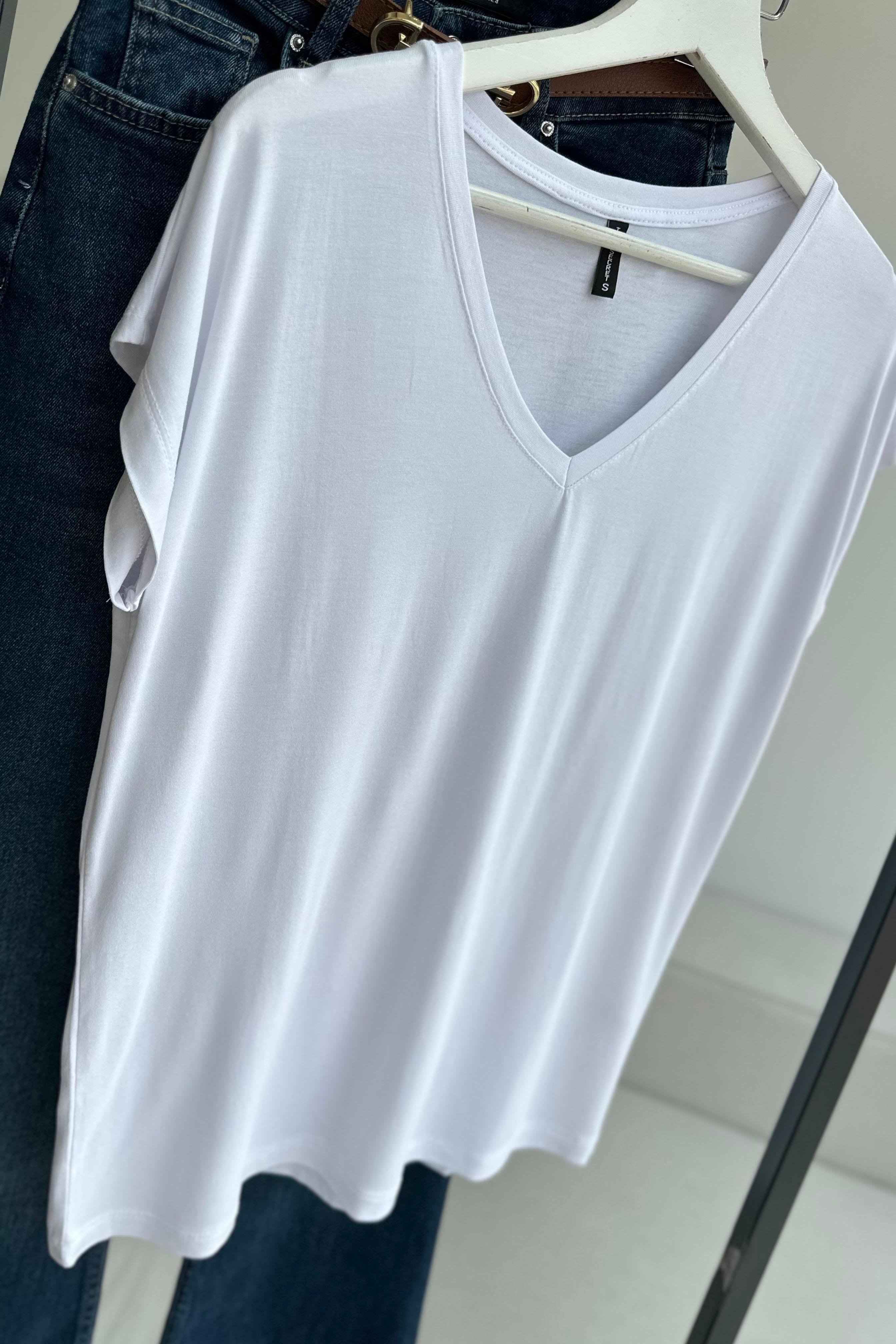 Soft Line V Yaka Basic Tişört Beyaz