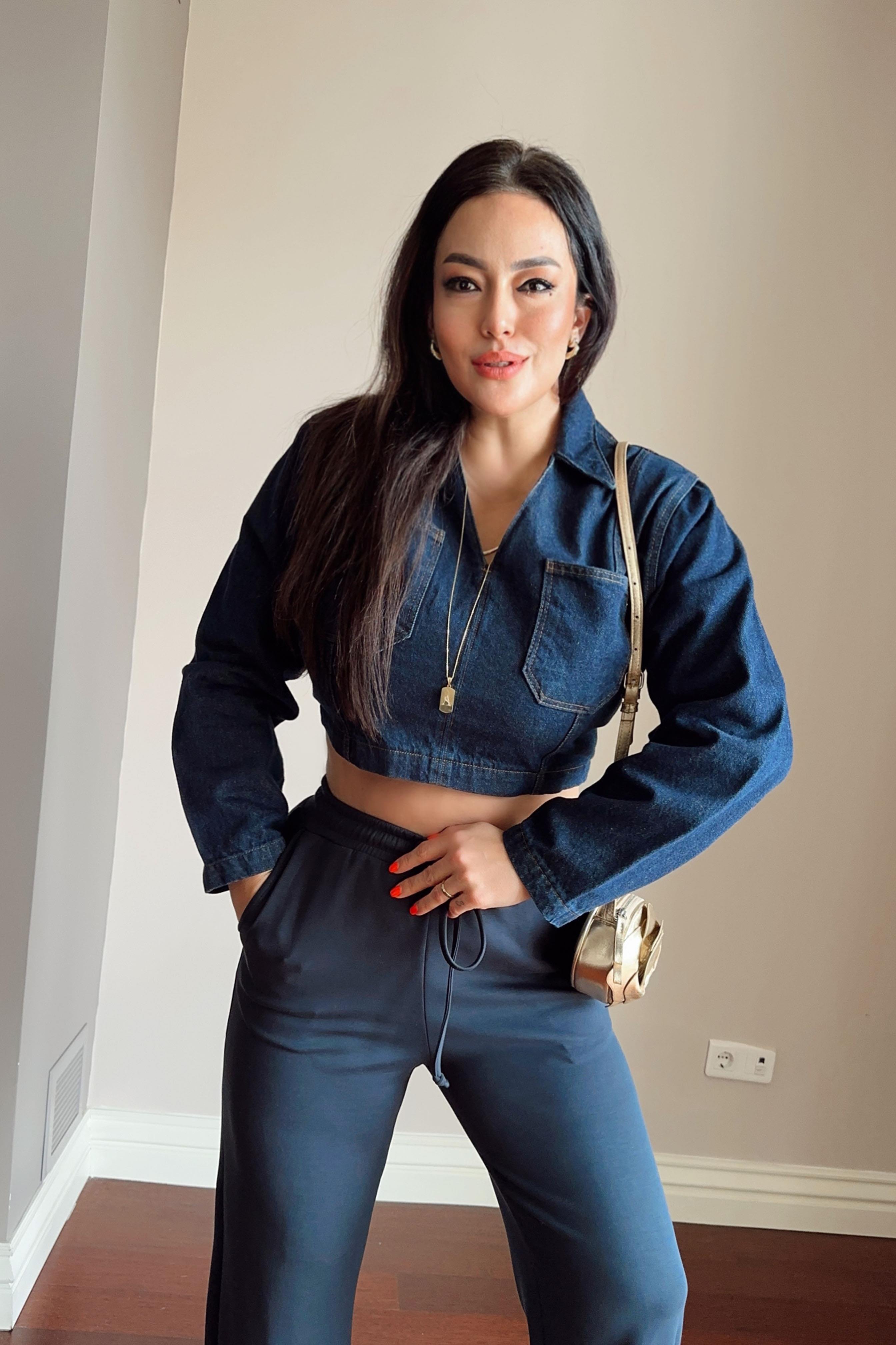 V Yaka Cep Detaylı Denim Crop Bluz Mavi