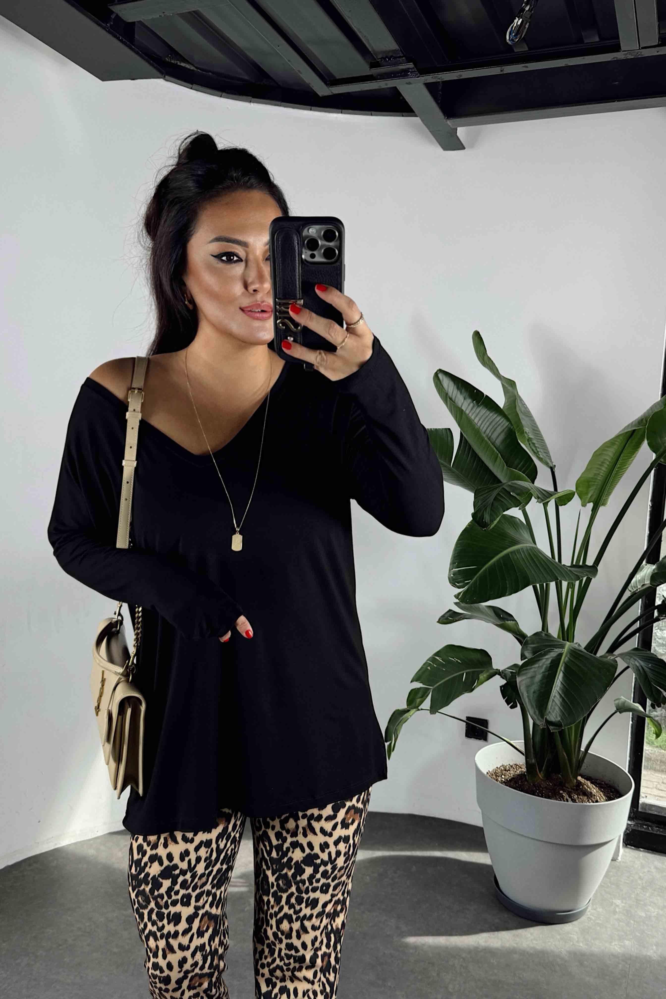 V Yaka Oversize Basic Kadın Bluz Siyah