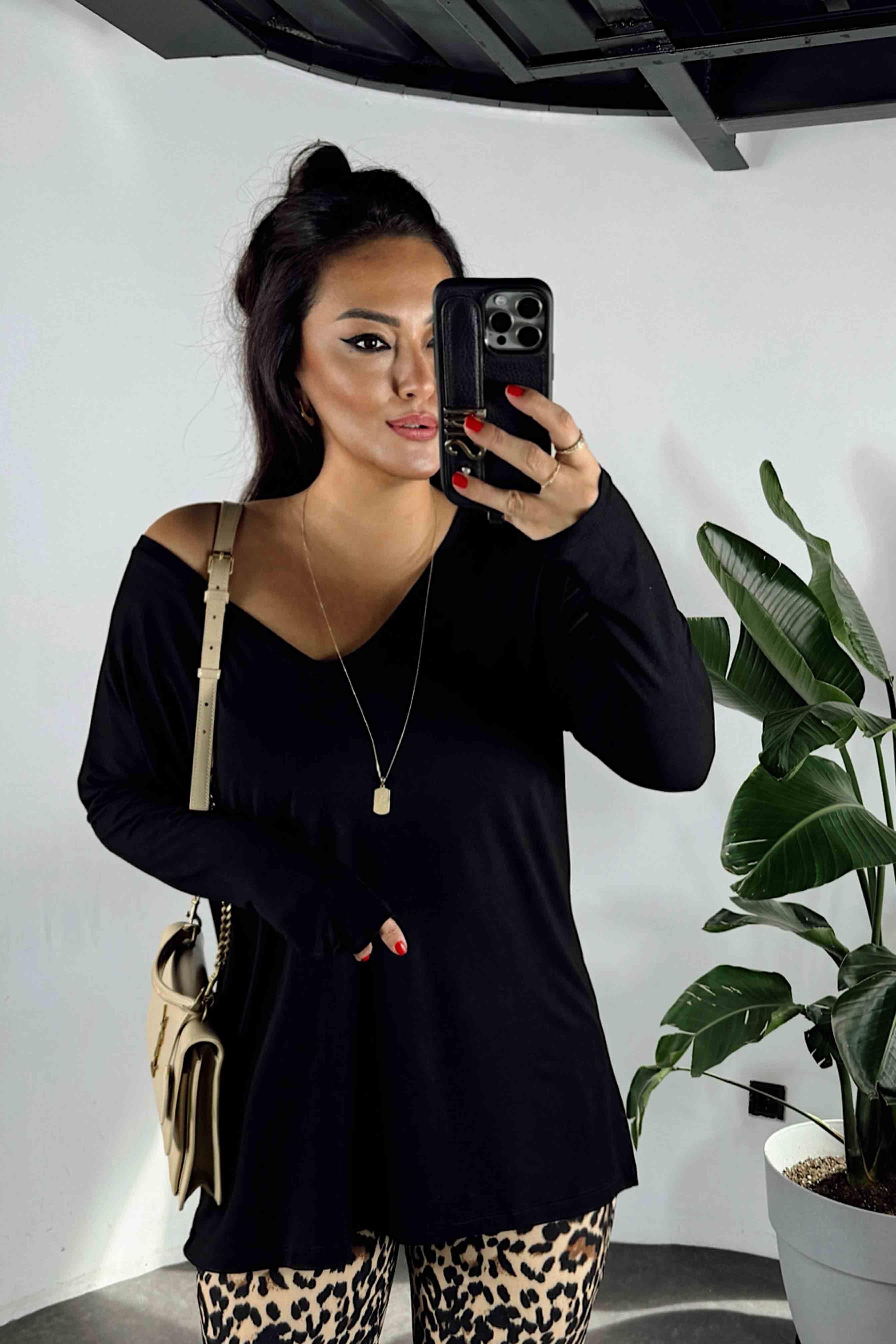 V Yaka Oversize Basic Kadın Bluz Siyah