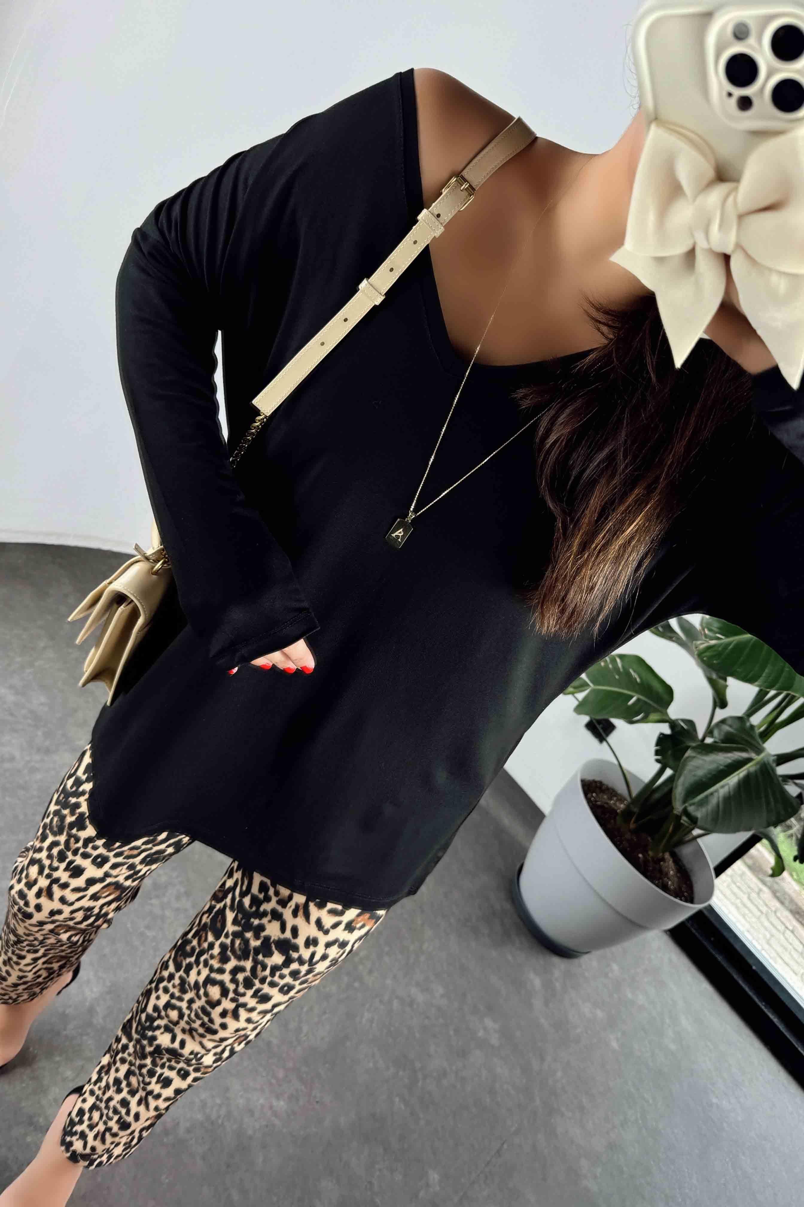 V Yaka Oversize Basic Kadın Bluz Siyah