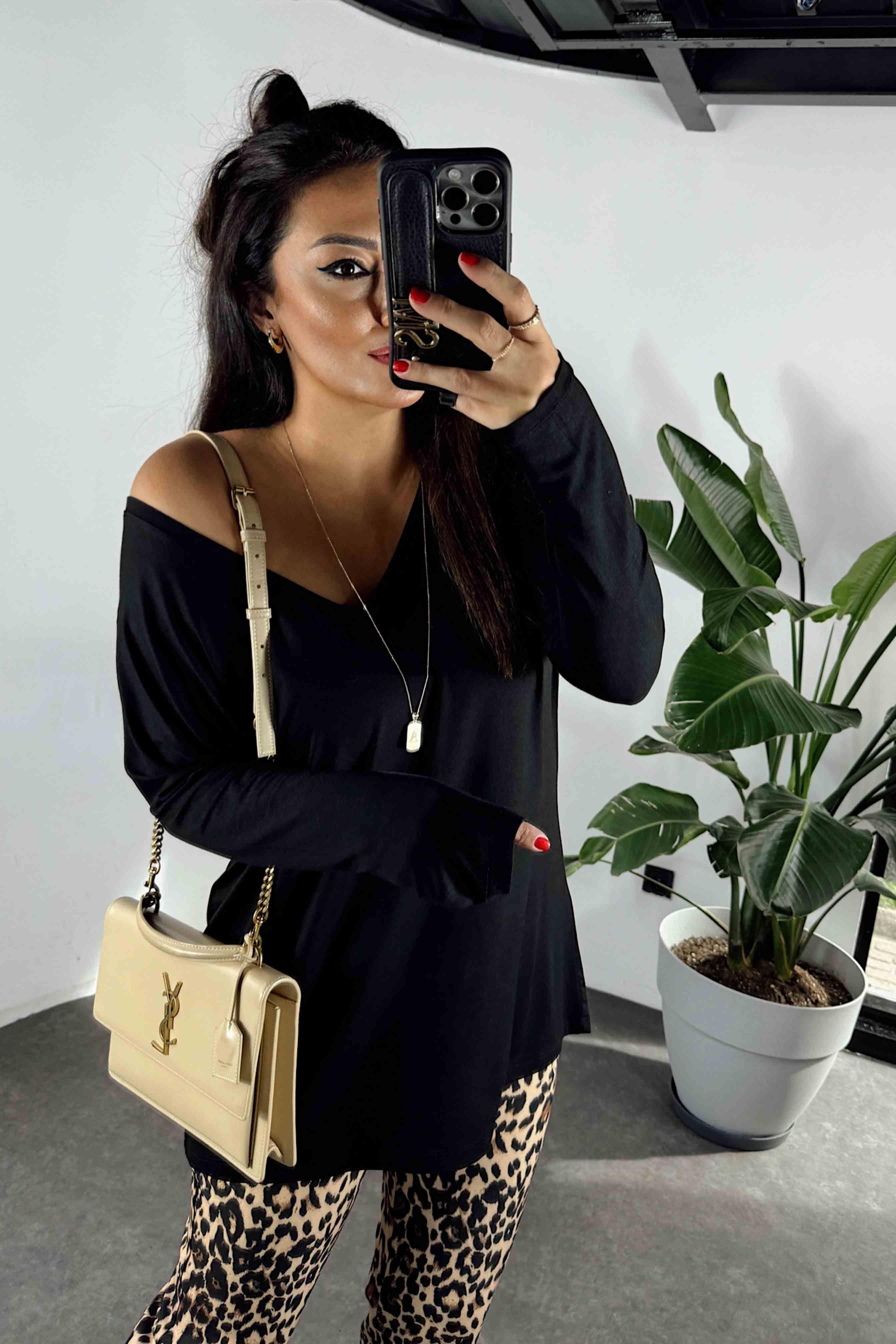 V Yaka Oversize Basic Kadın Bluz Siyah