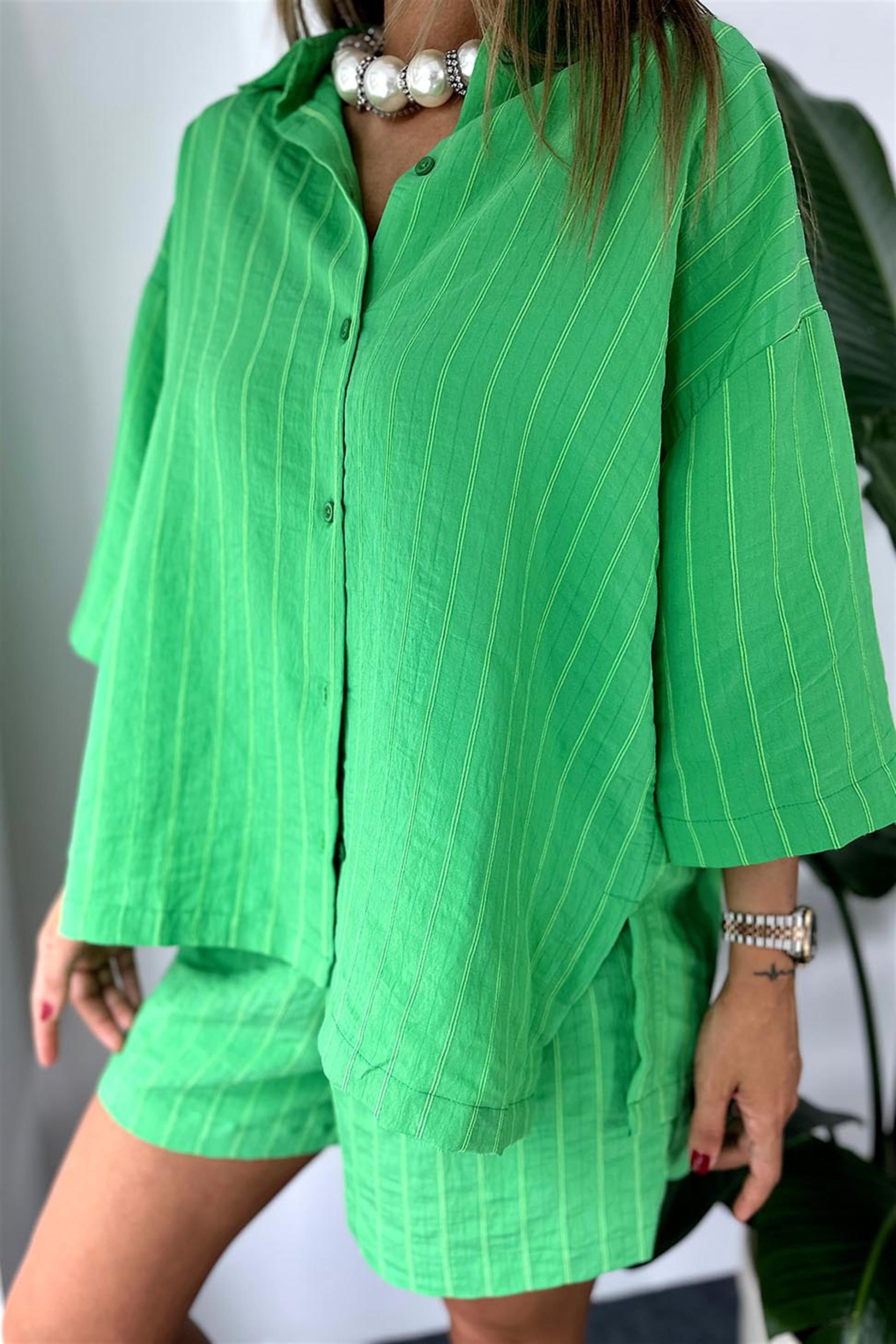 Viskon Kumaş Yırtmaçlı Gömlek Beli Lastikli Şort Çizgili Kadın Takım Yeşil