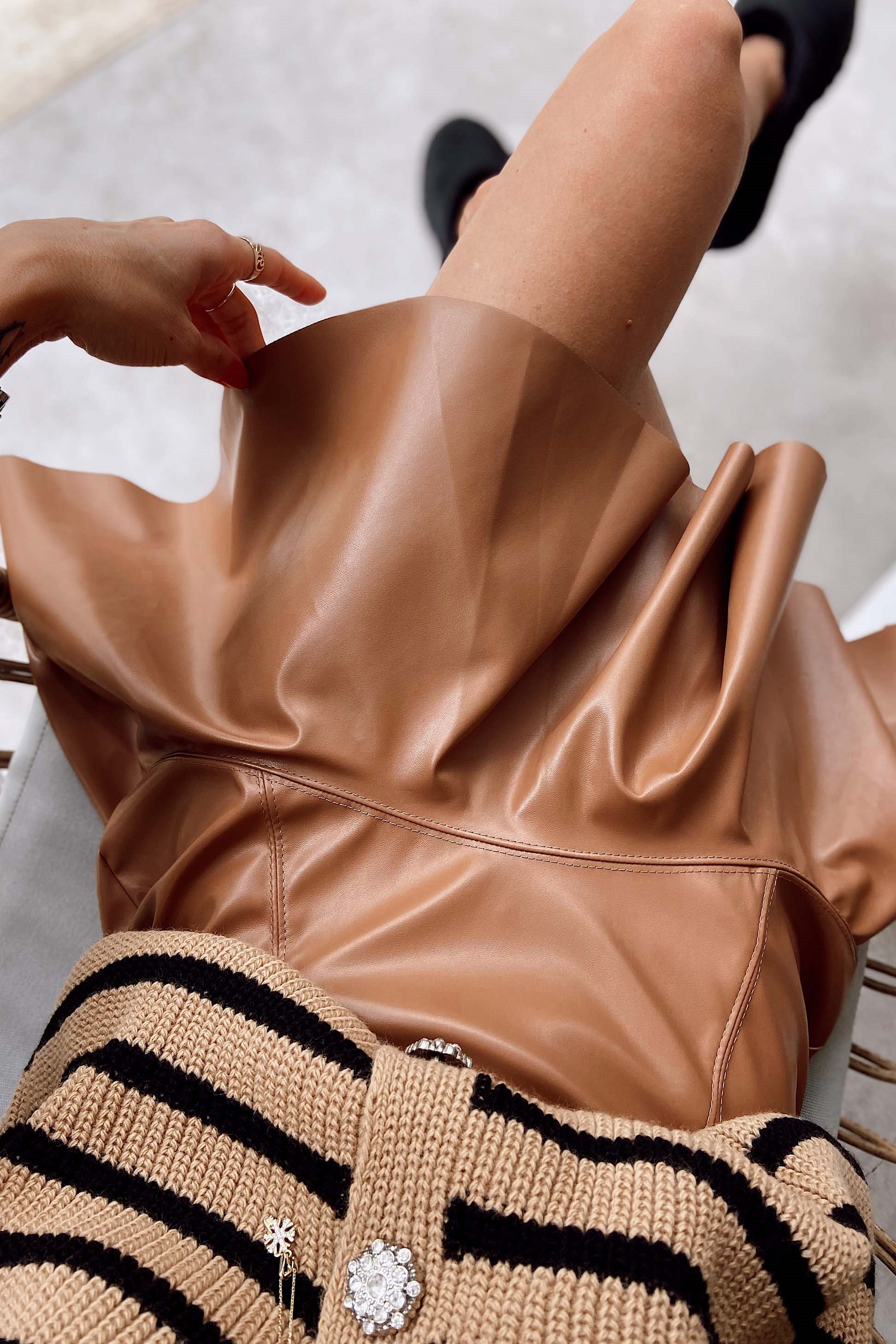 Volanlı Deri Etek Camel