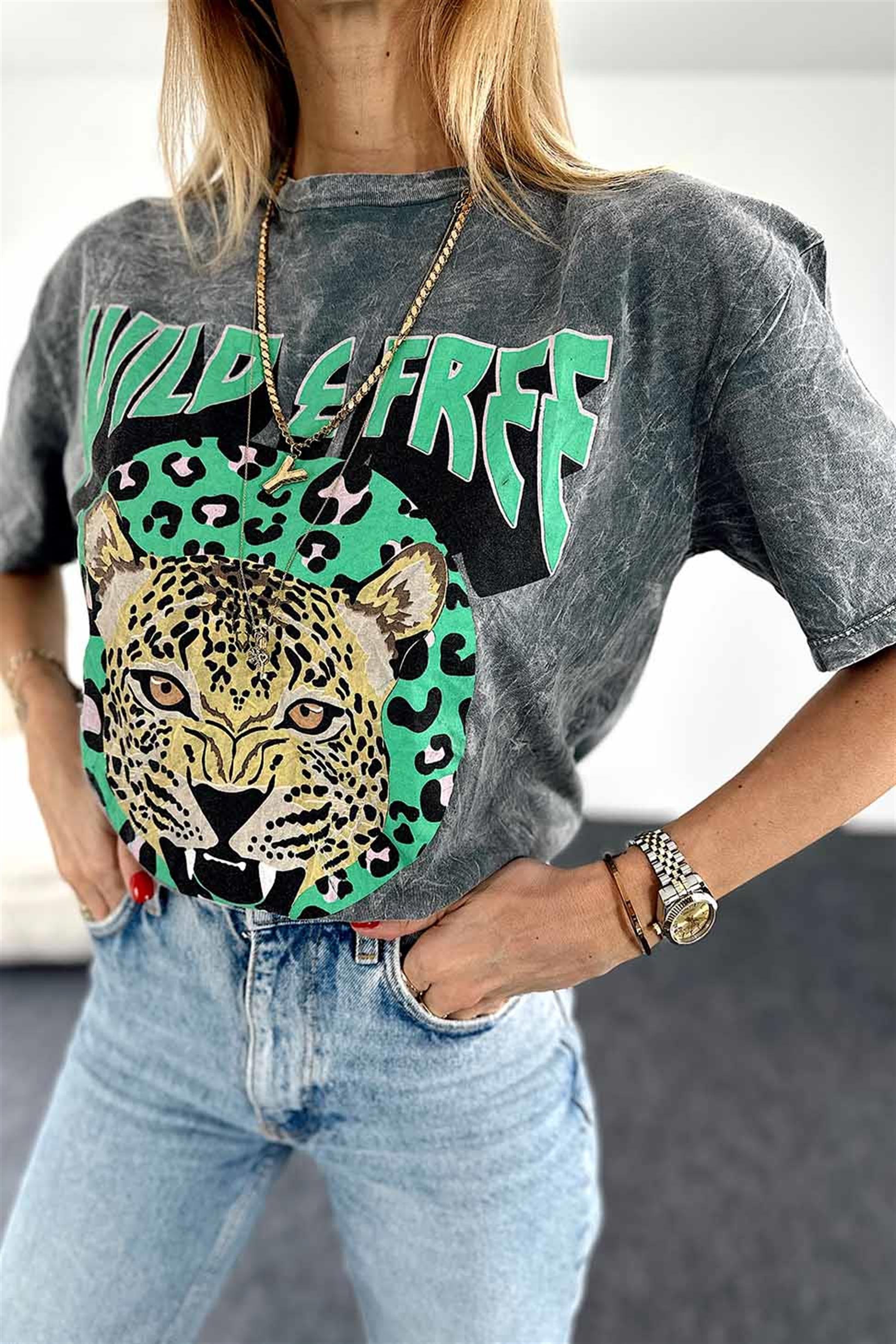 Wild Leopar Baskılı Yıkamalı Tişört Gri