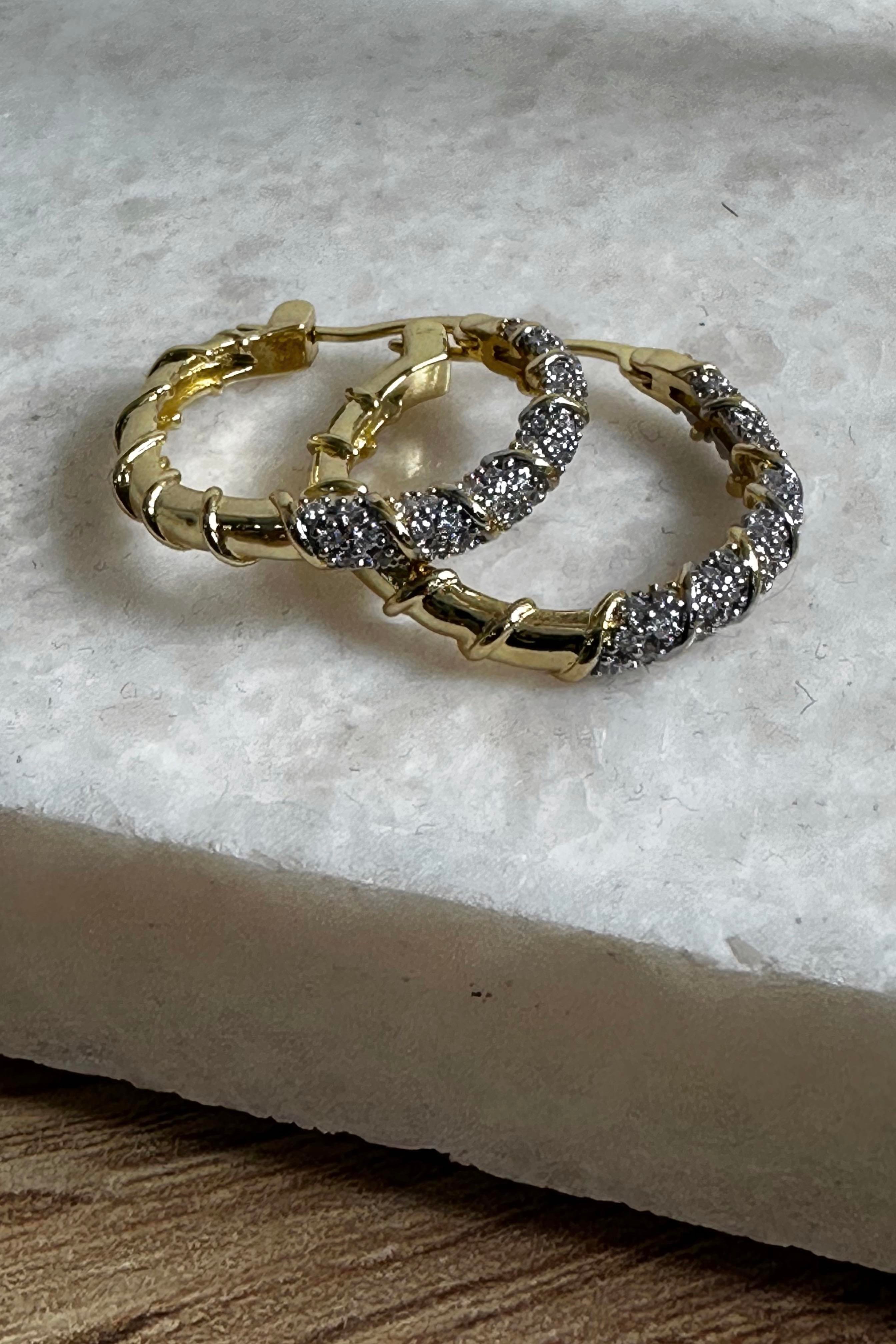 Xuping Burgu Model Taş Detay Halka Küpe Gold