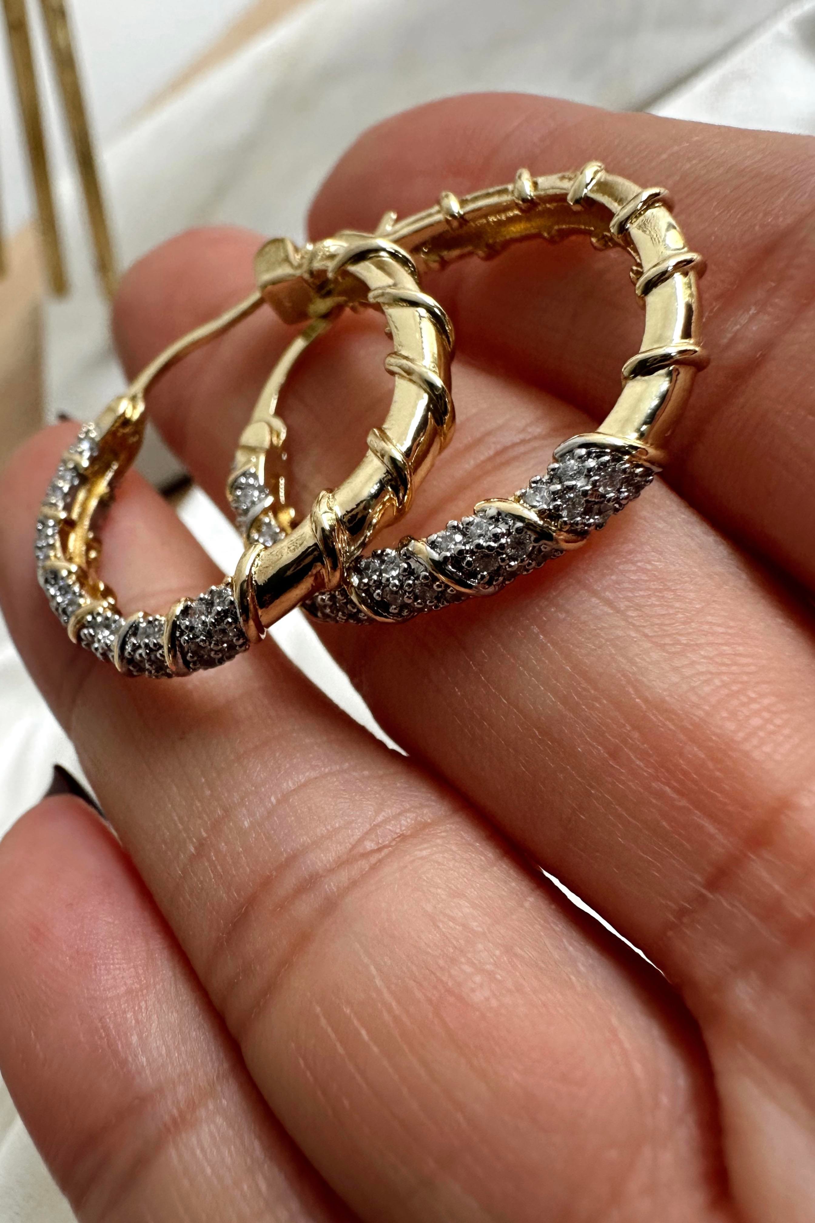 Xuping Burgu Model Taş Detay Halka Küpe Gold