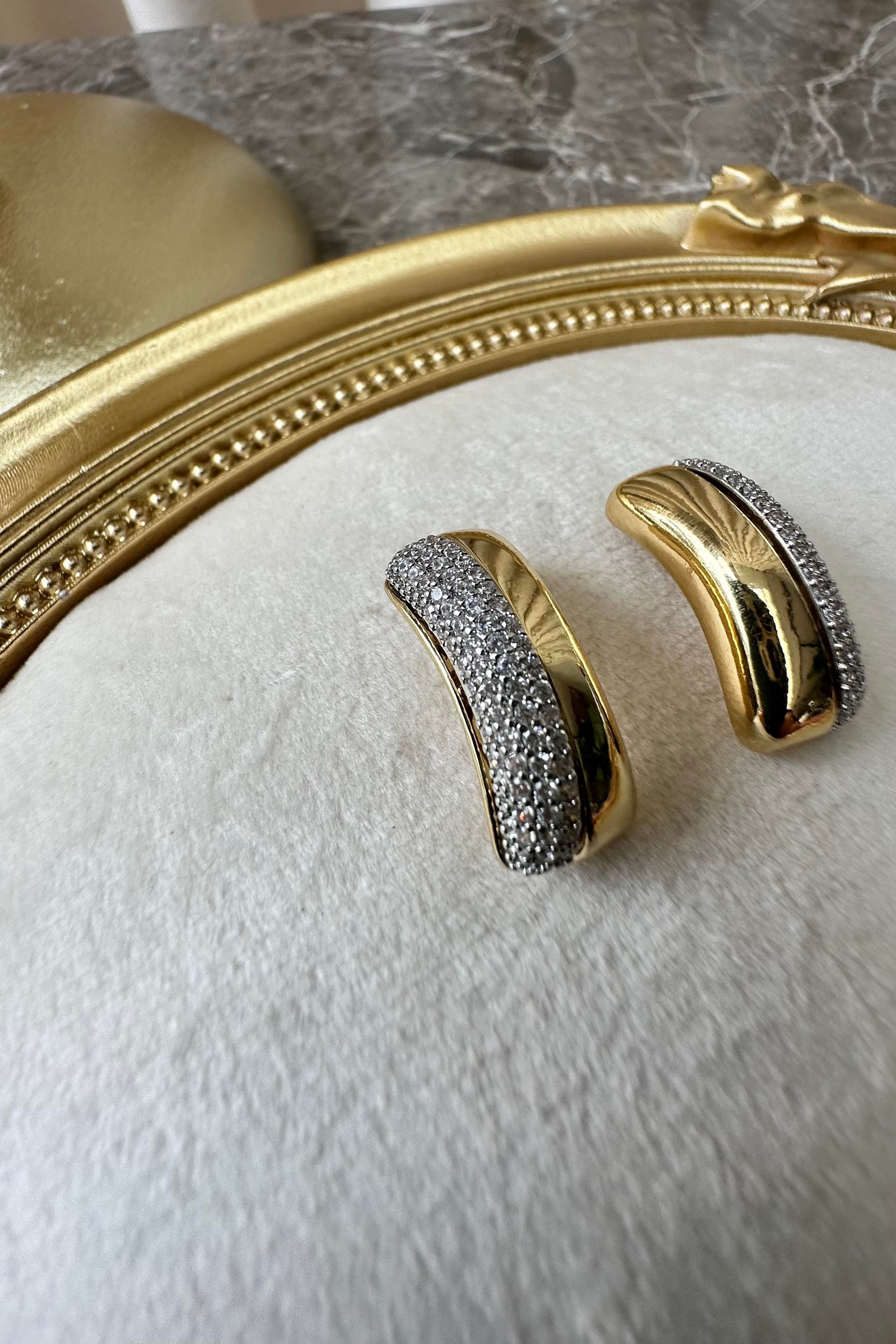 Xuping Zirkon Baget Taşlı Gold Küpe