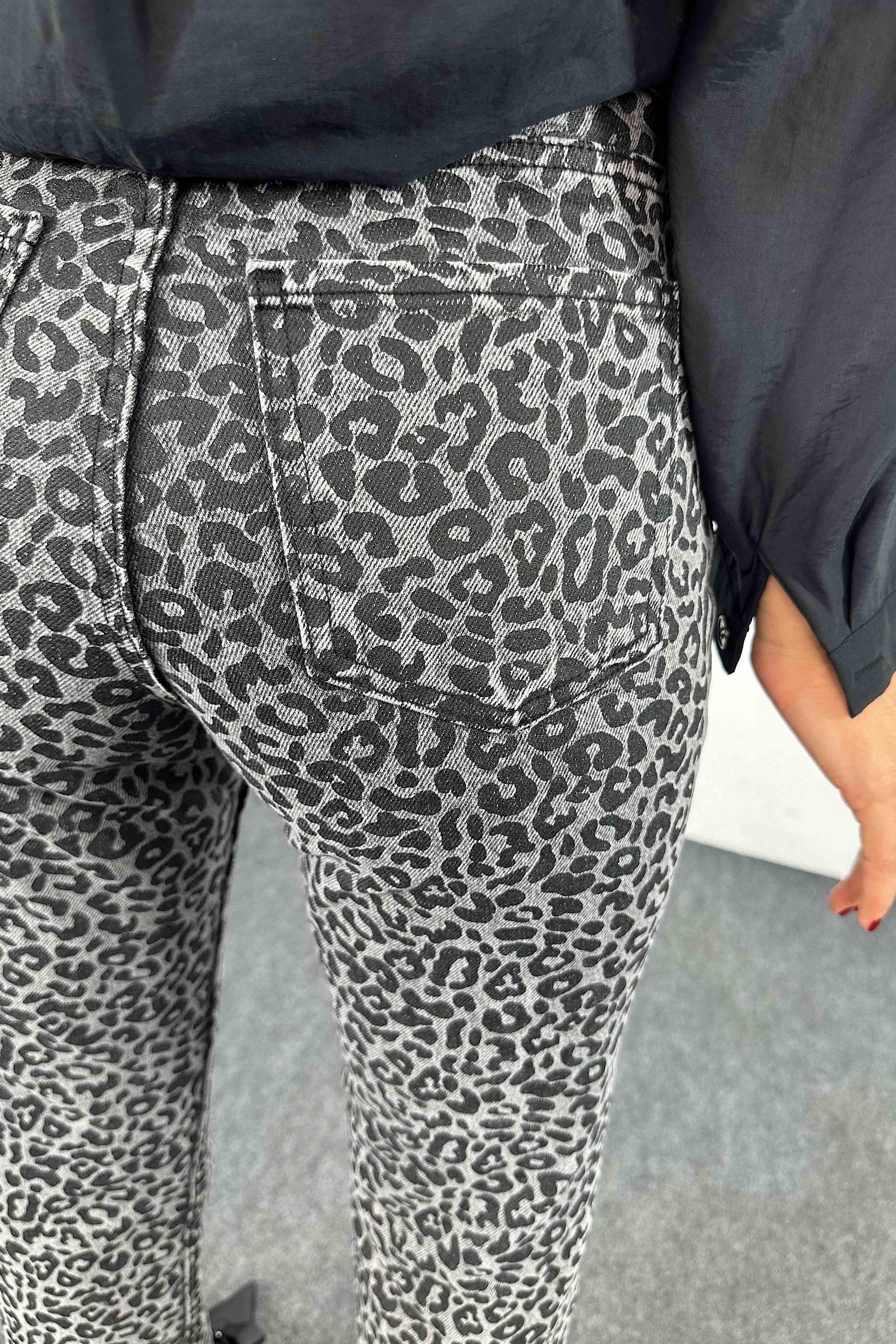 Yüksek bel Boru Paça Leopar Desenli Jean Gri