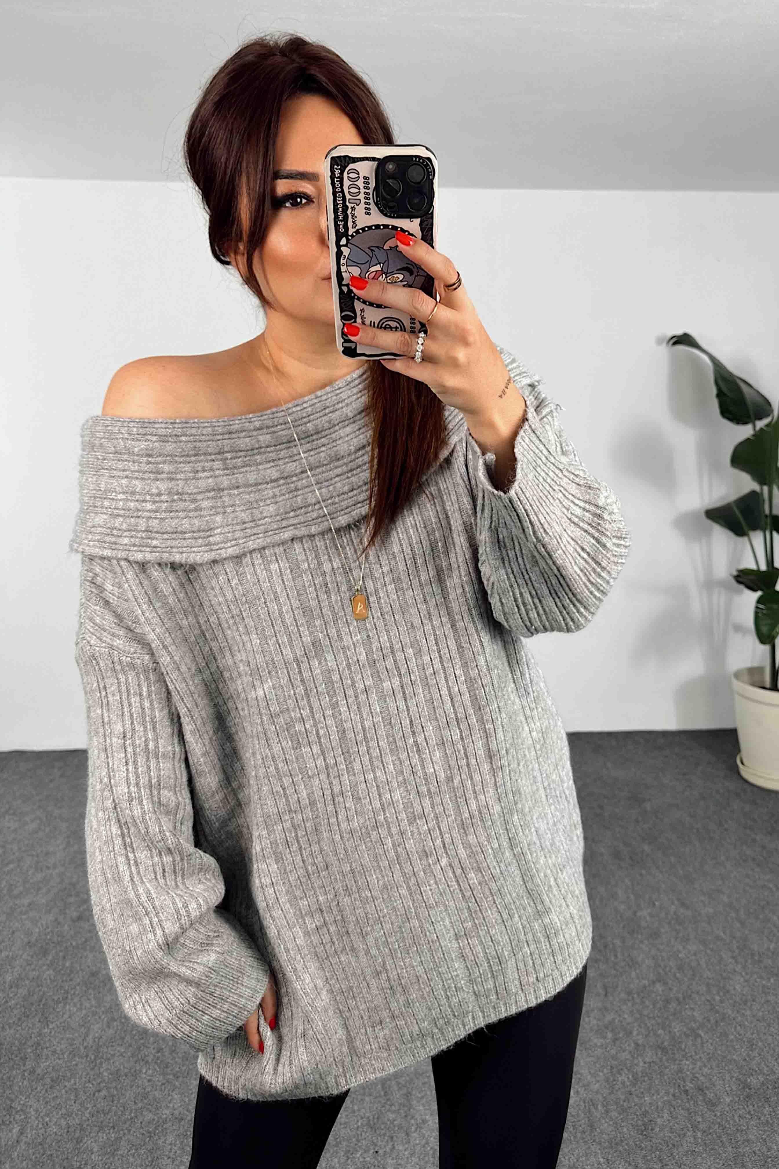 Yumoş Örme Geniş Madonna Yaka Kadın Kazak Gri