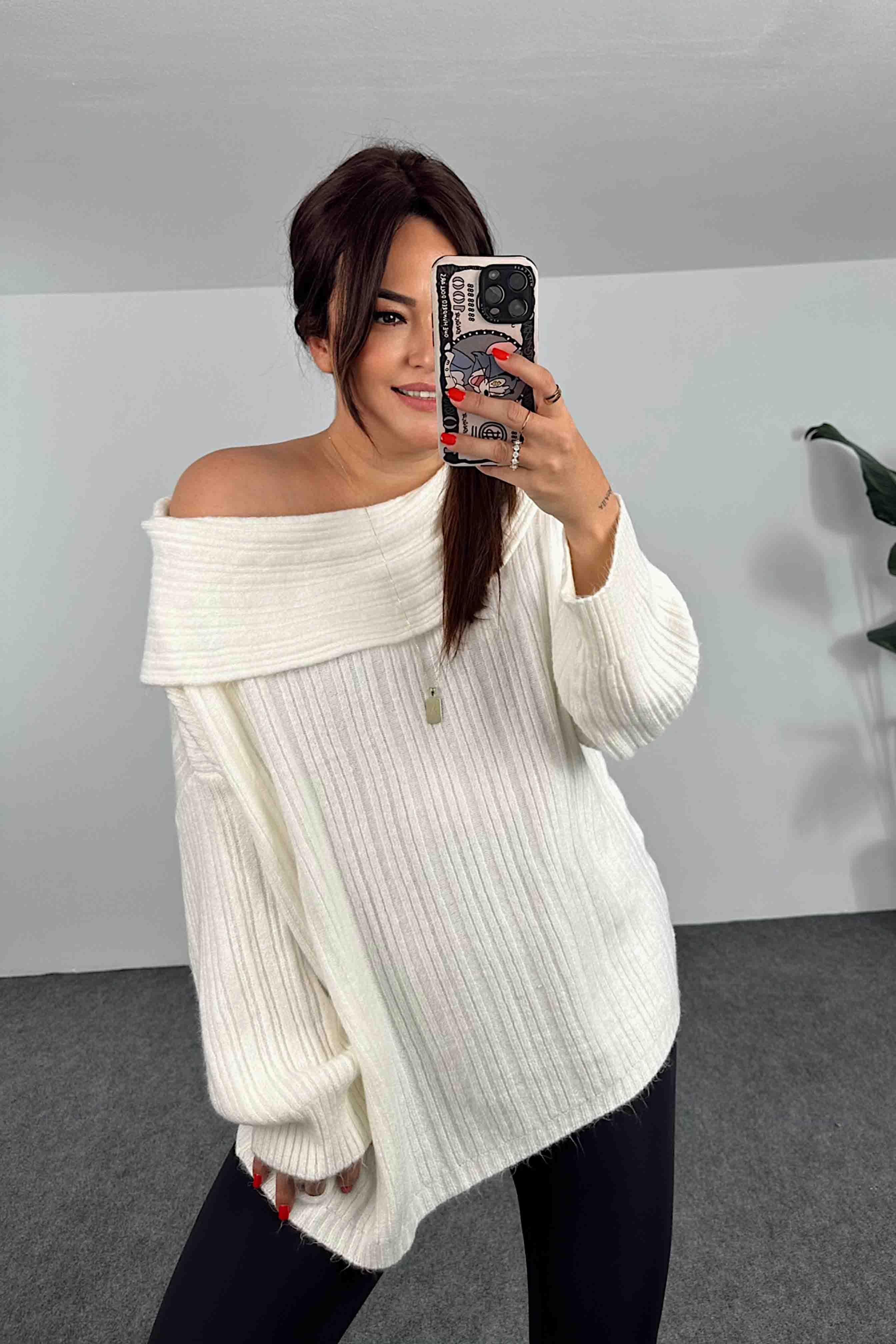 Yumoş Örme Geniş Madonna Yaka Kadın Kazak Ekru