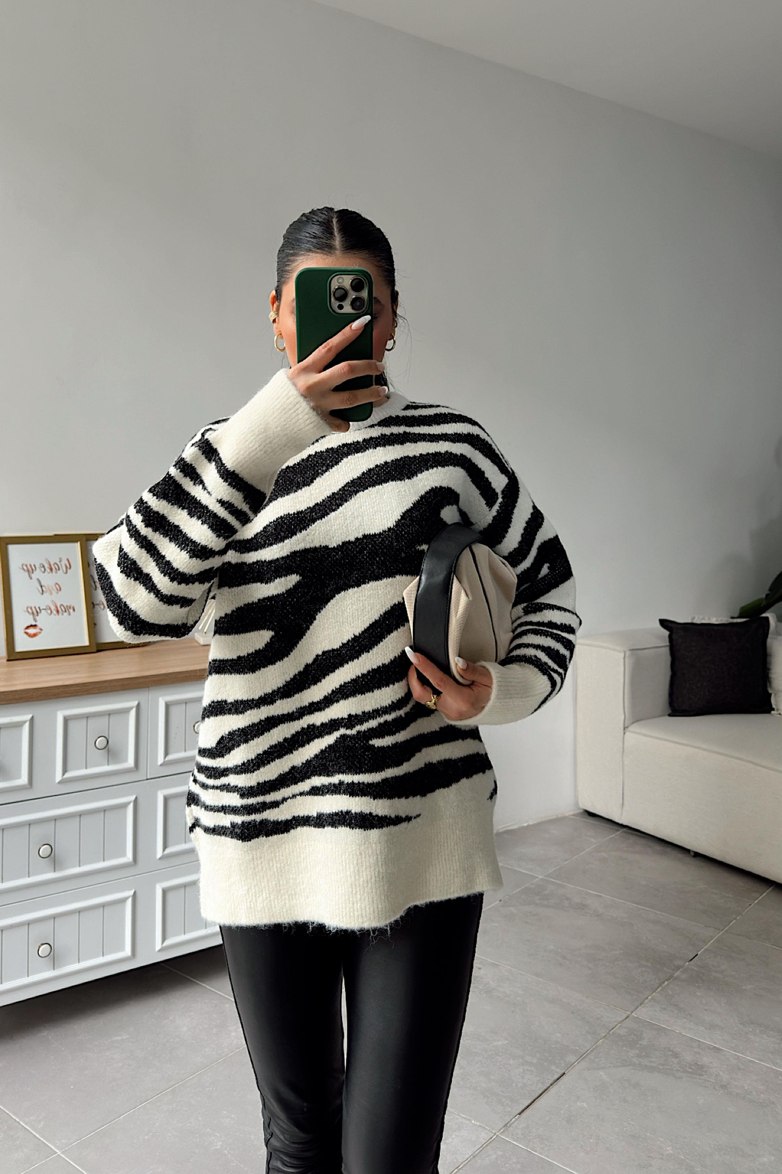 Zebra Desen Bisiklet Yaka Yumoş Kazak Siyah