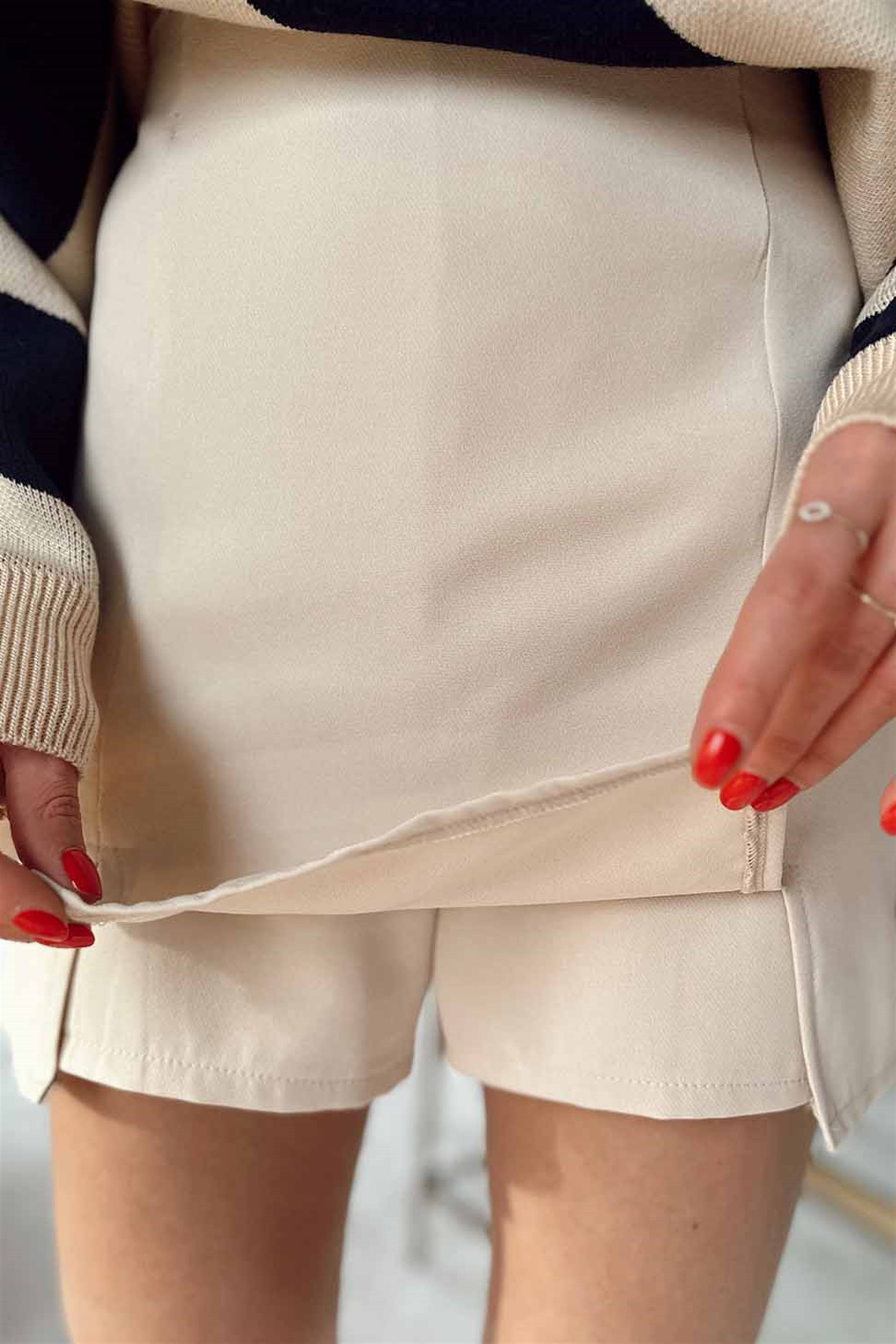 Zra Model Lüks Kalite Krep Kumaş Mini Yırtmaç Detay Şort Etek Taş