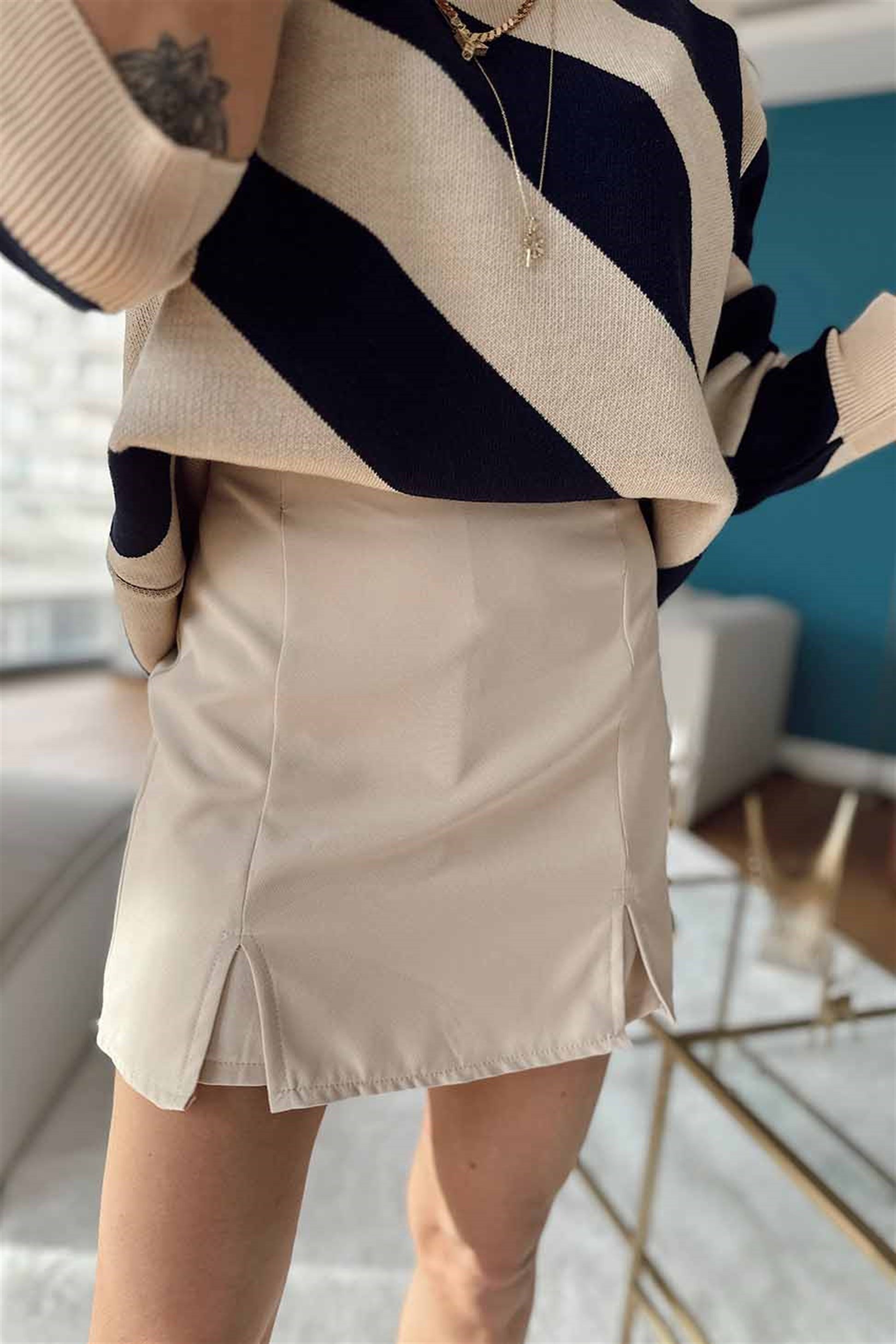 Zra Model Lüks Kalite Krep Kumaş Mini Yırtmaç Detay Şort Etek Taş