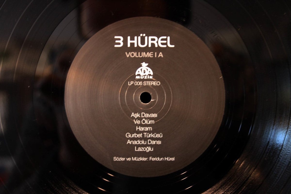3 HÜREL - VOLUME 1