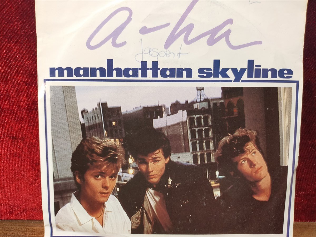 A-HA - MANHATTAN SKYLINE / WE'RE LOOKING FOR THE WHALES (LIVE VERSION)