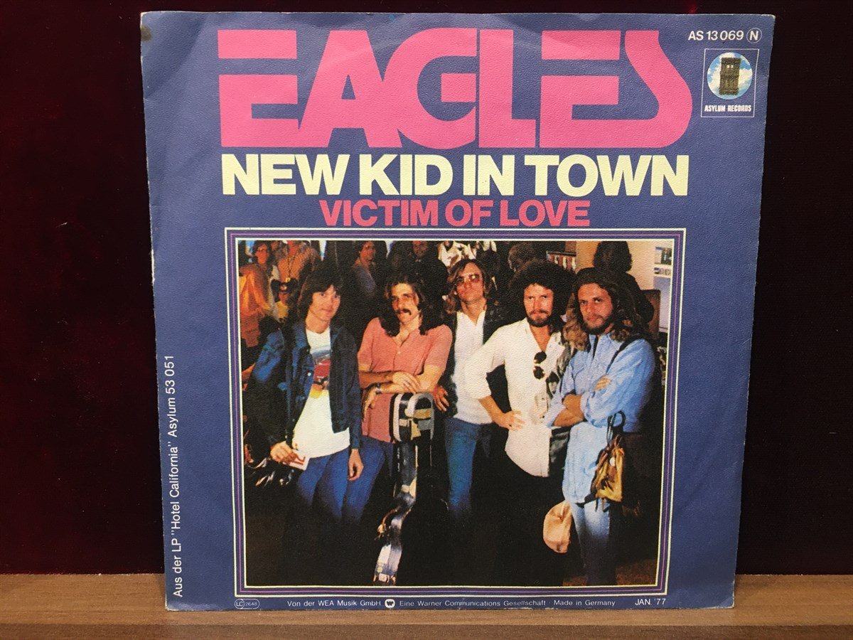 EAGLES  - NEW KID IN TOWN / VICTIM OF LOVE