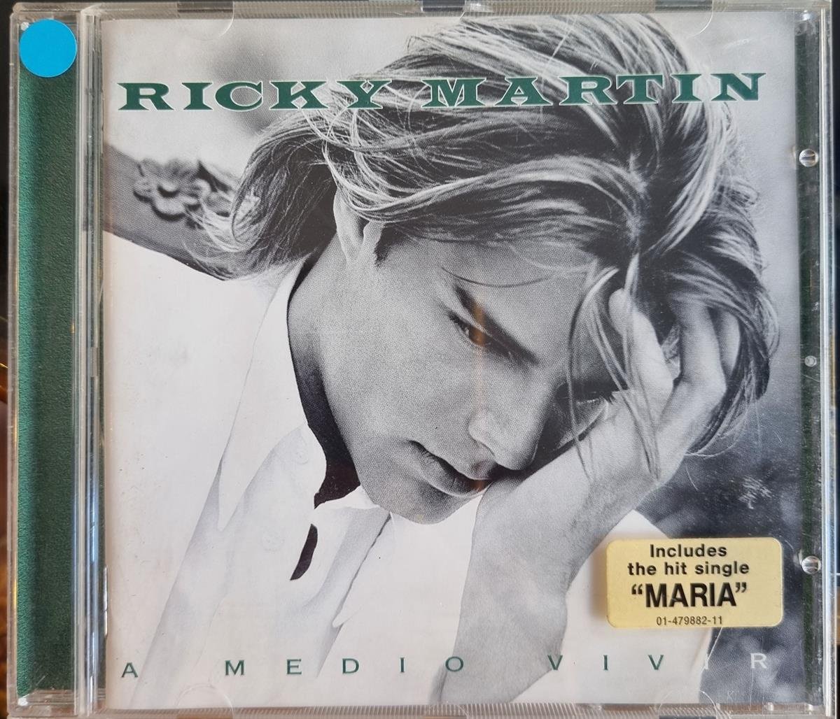 RICKY MARTIN - A MEDIO VIVIR