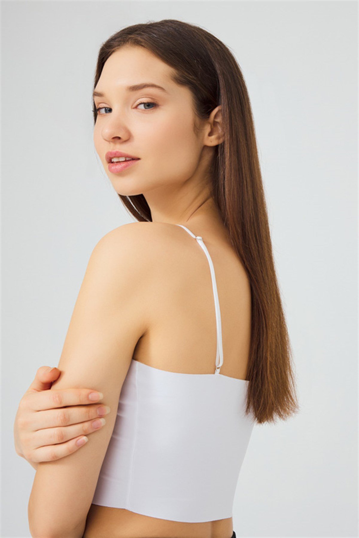 Ayarlanabilir İnce Askılı Lazer Kesim Kadın Crop B