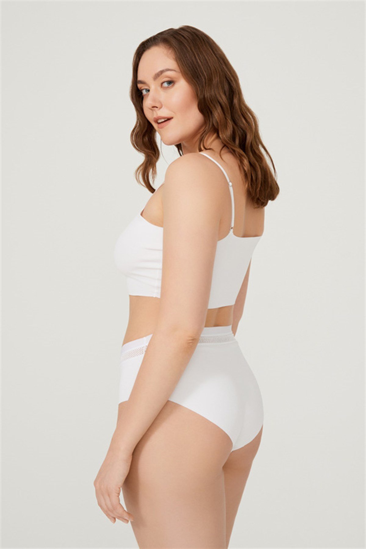 Beyaz Lazer Kesim Lastik Detaylı Büyük Beden Bikini Külot