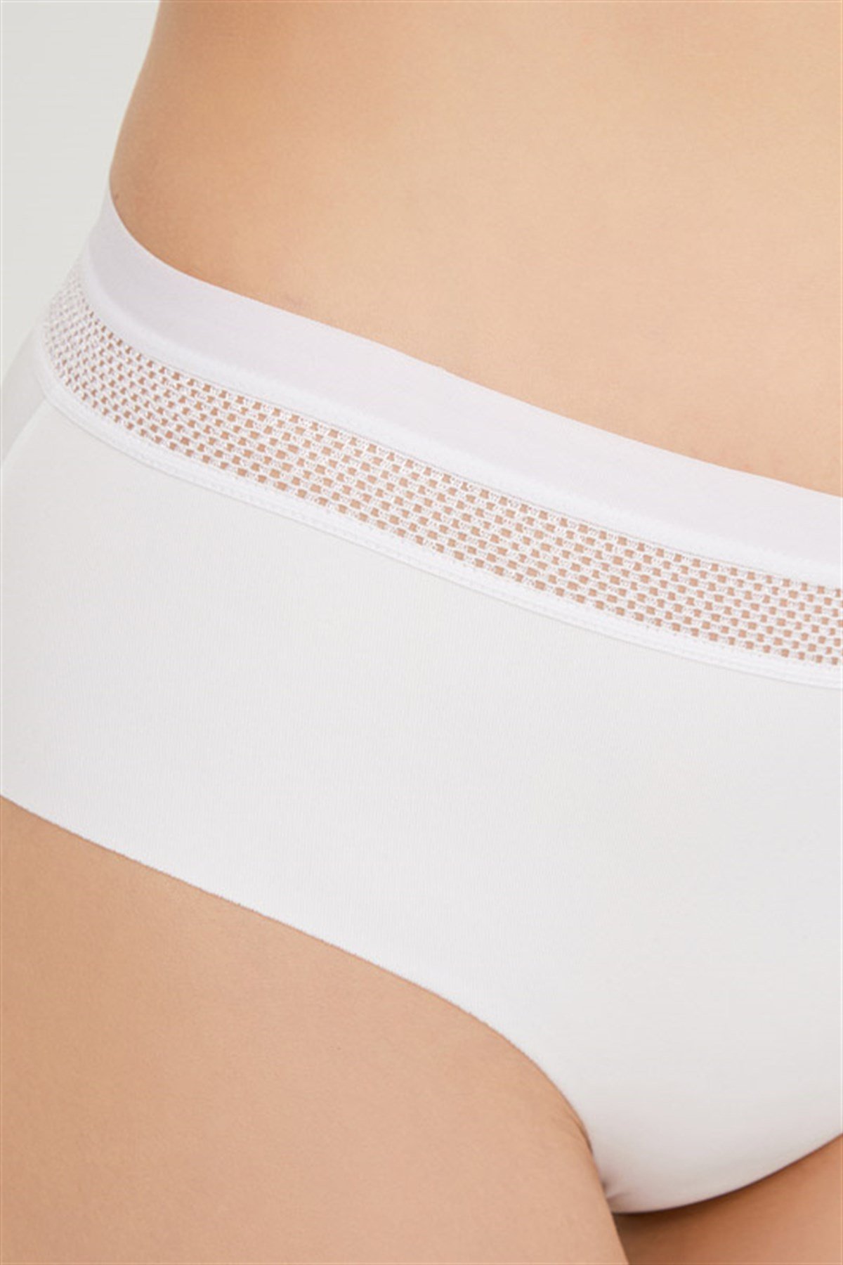 Beyaz Lazer Kesim Lastik Detaylı Büyük Beden Bikini Külot