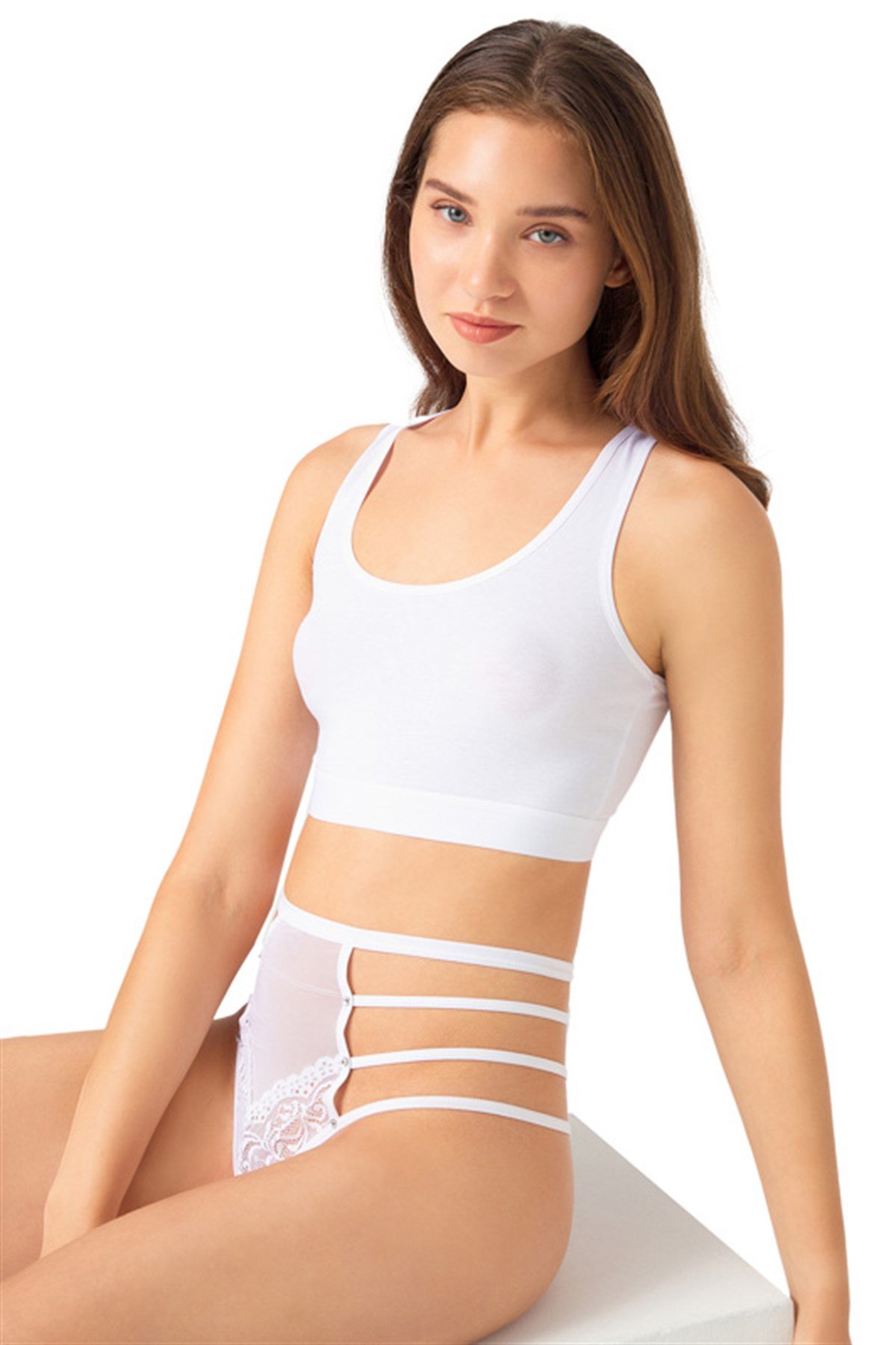 Beyaz Transparan Lastik Detaylı Fiyonklu Kadın String Külot